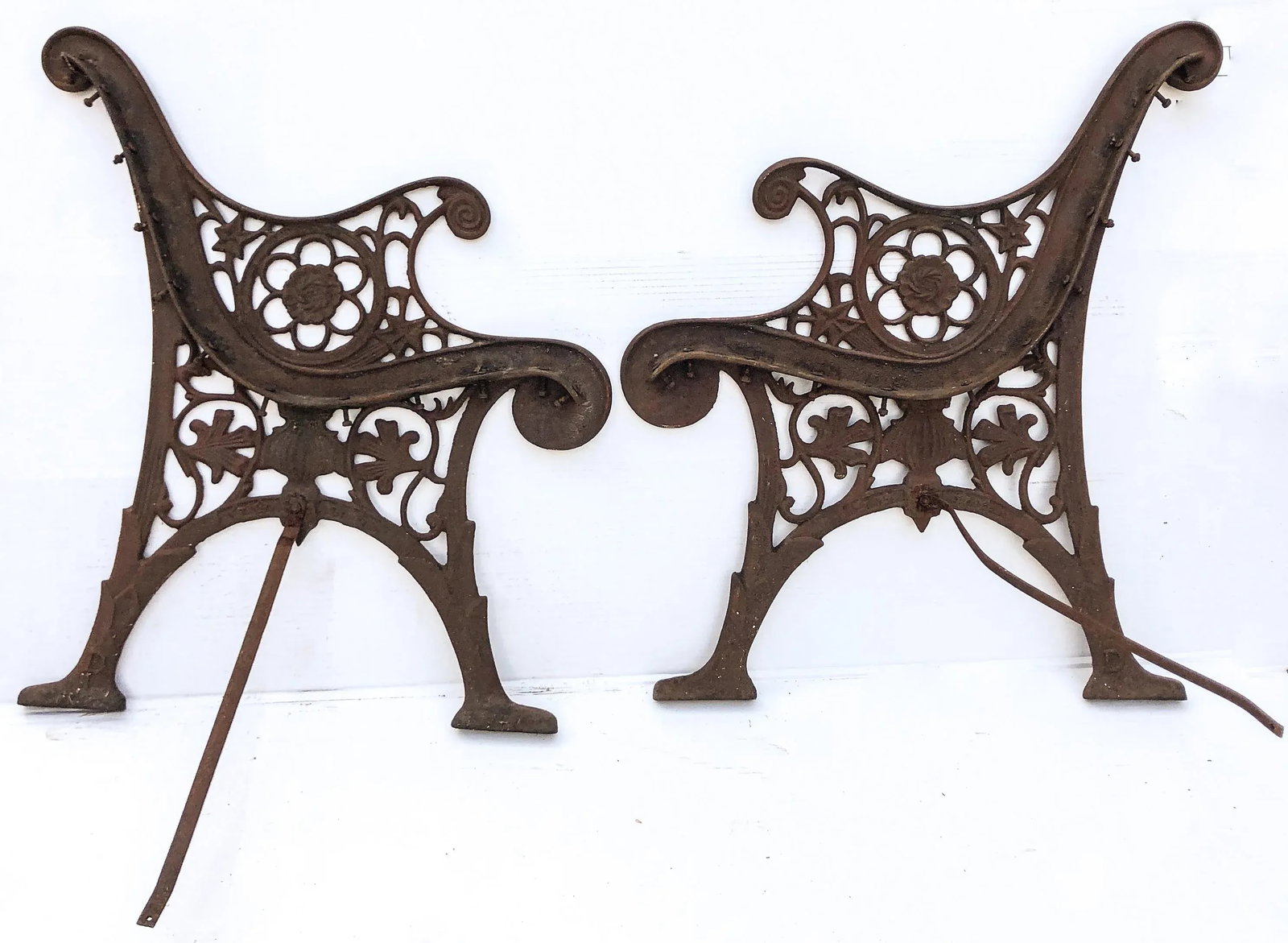 Vintage Cast Iron Garden Bench With Carved Side End Pieces - 3
