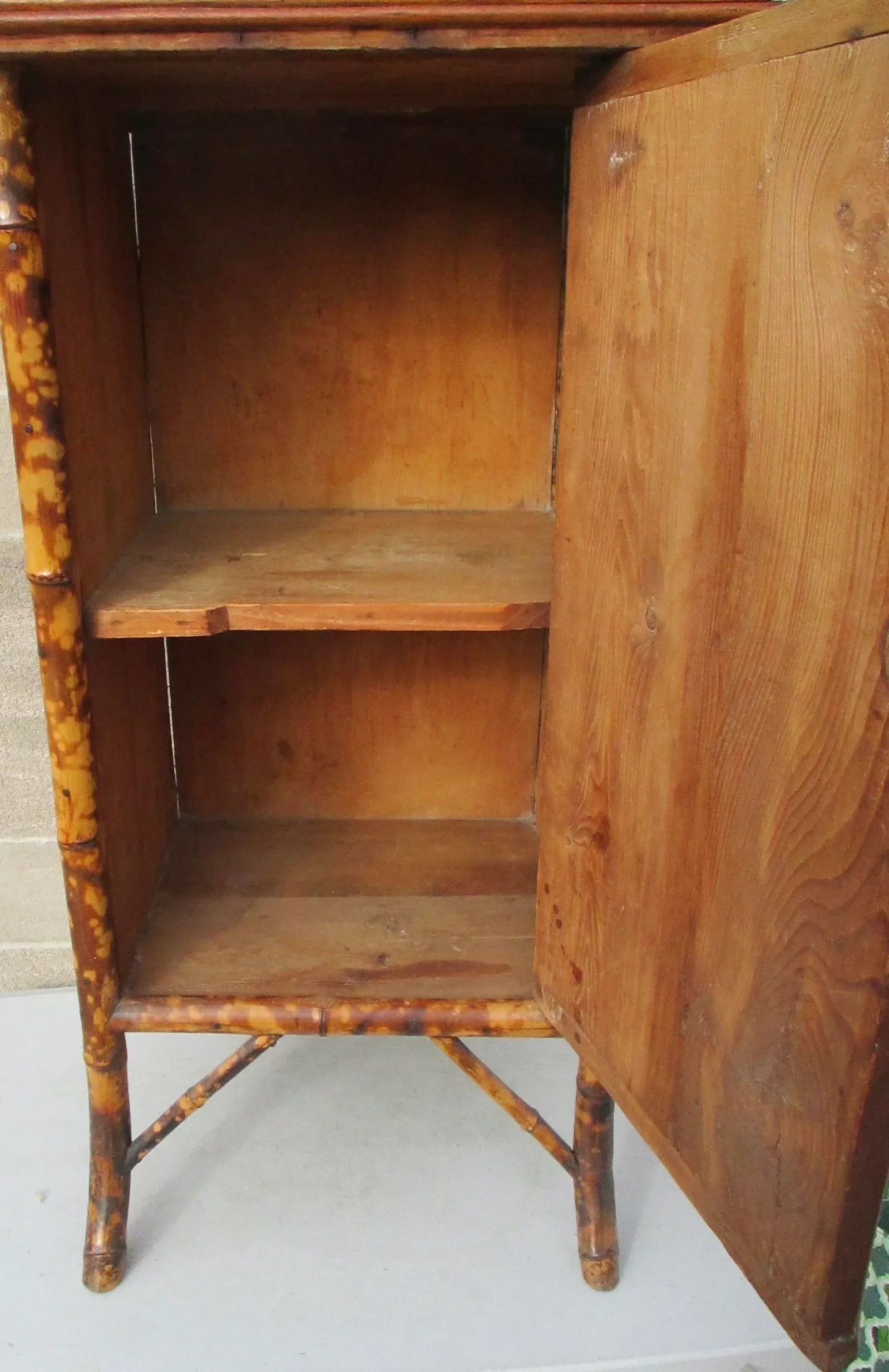 Japanned Lacquer and Bamboo Cabinet English 19th Century - 4