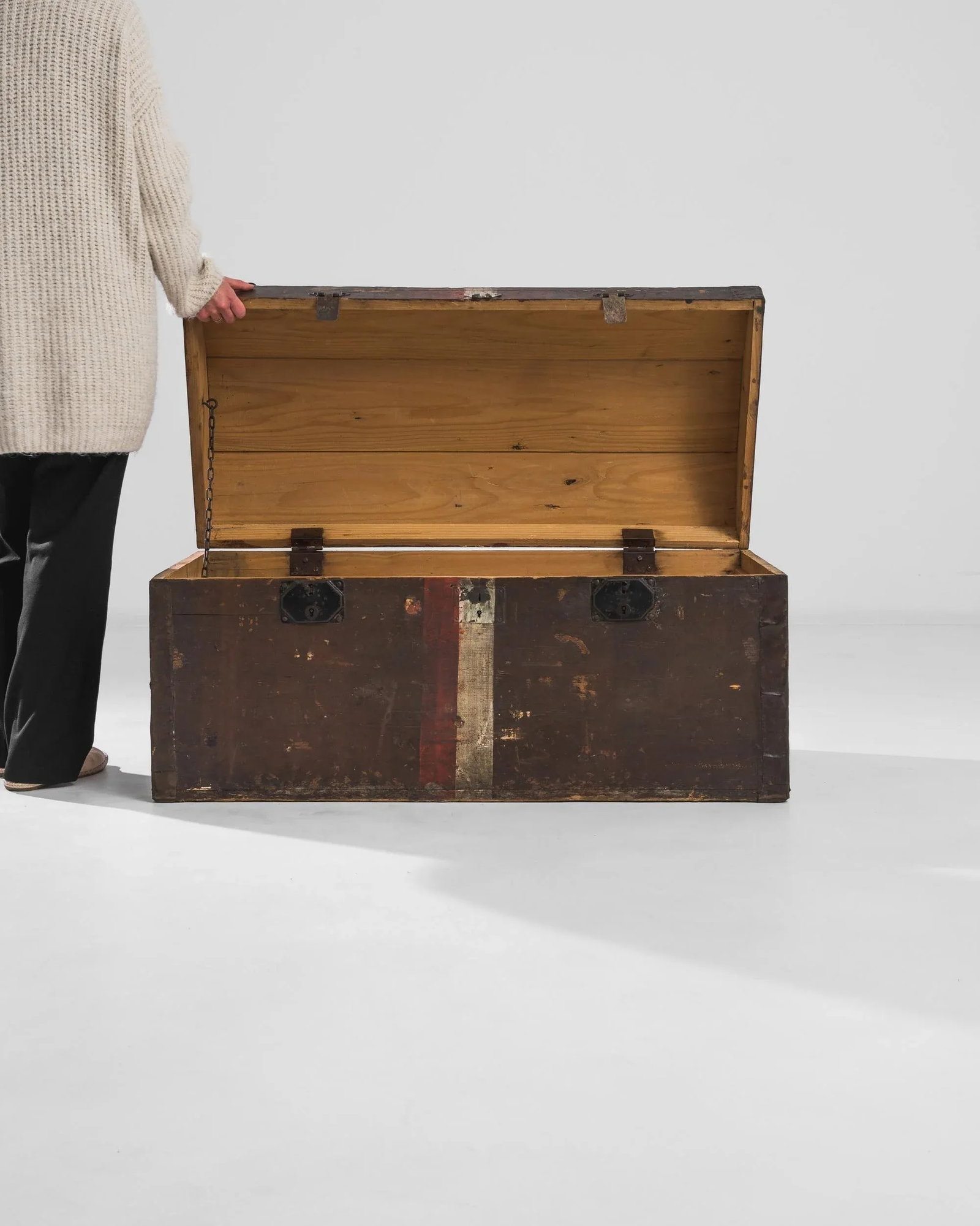 1900s French Wooden Trunk - 9