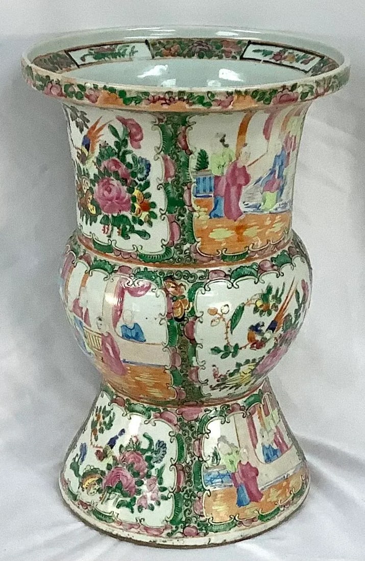 19th Century Chinese Export Rose Medallion Porcelain Vase - 2