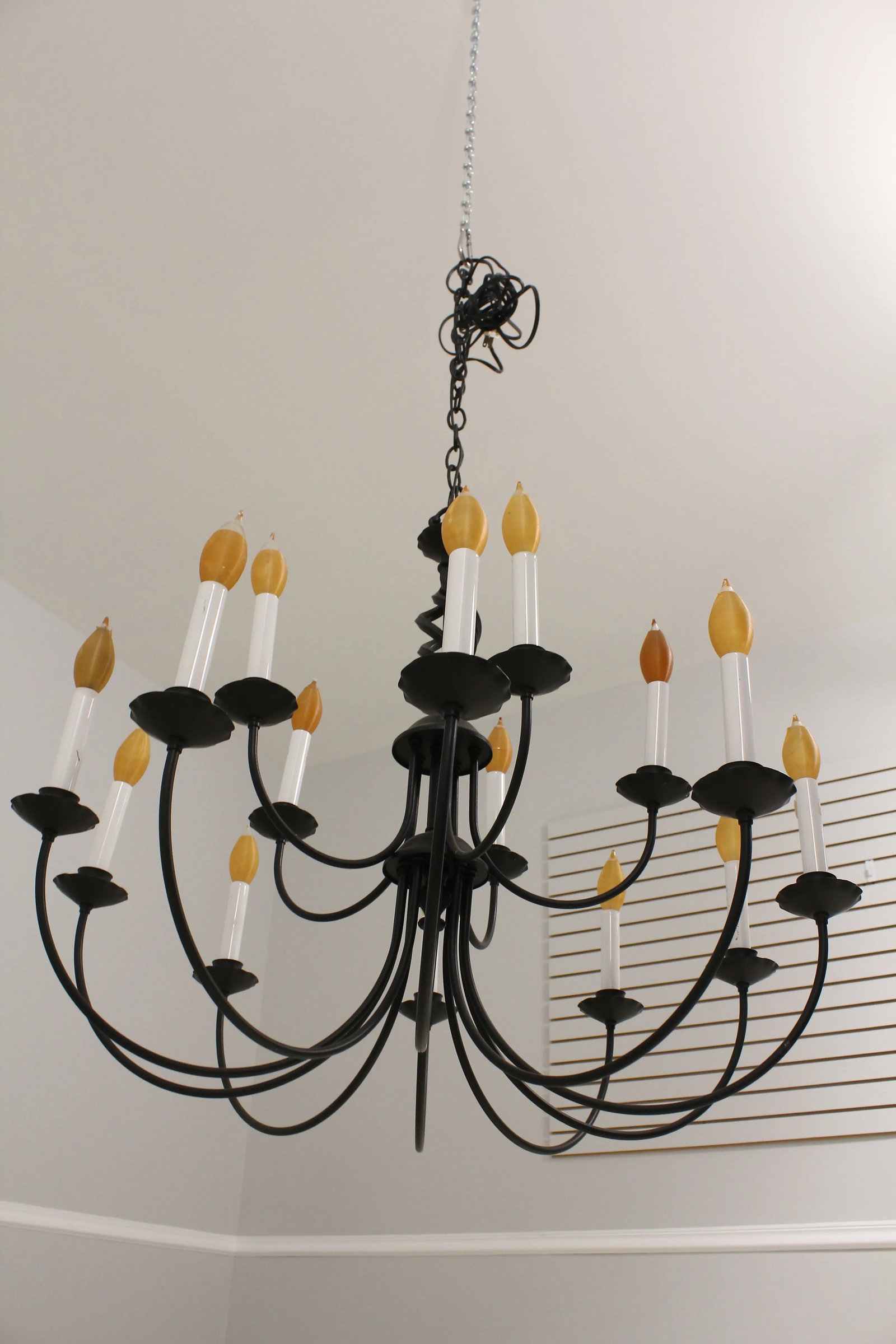 Country Style 15 Arm Lighted Chandelier - 7