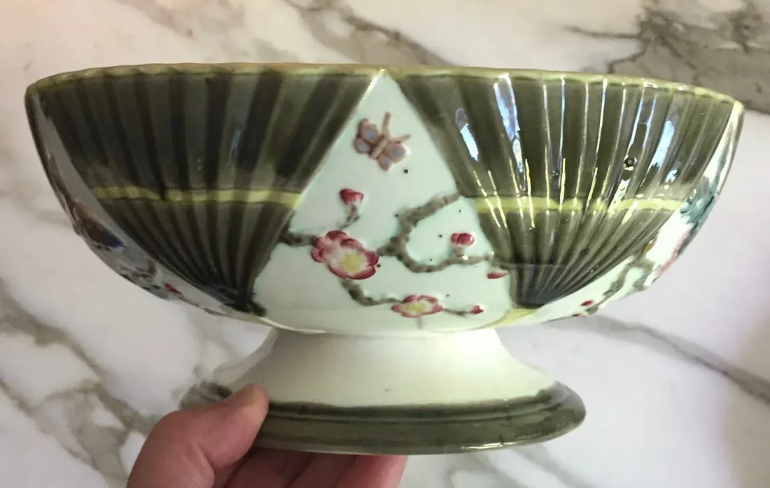 Antique 19th Century Wedgwood Majolica Argenta Ware Footed Bowl Decorated with Birds and Fans - 2