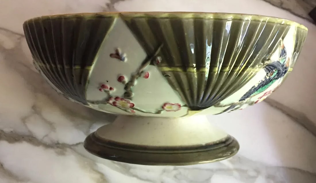 Antique 19th Century Wedgwood Majolica Argenta Ware Footed Bowl Decorated with Birds and Fans - 5
