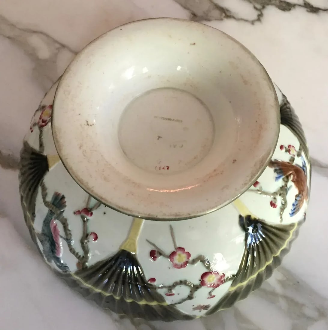 Antique 19th Century Wedgwood Majolica Argenta Ware Footed Bowl Decorated with Birds and Fans - 8