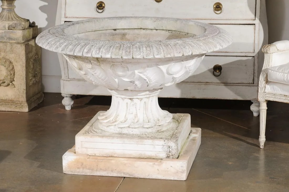 English Vintage 20th Century Cast Stone Fountain with Scoop and Foliage Motifs - 6