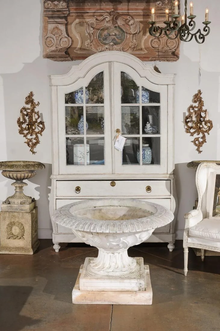 English Vintage 20th Century Cast Stone Fountain with Scoop and Foliage Motifs - 7
