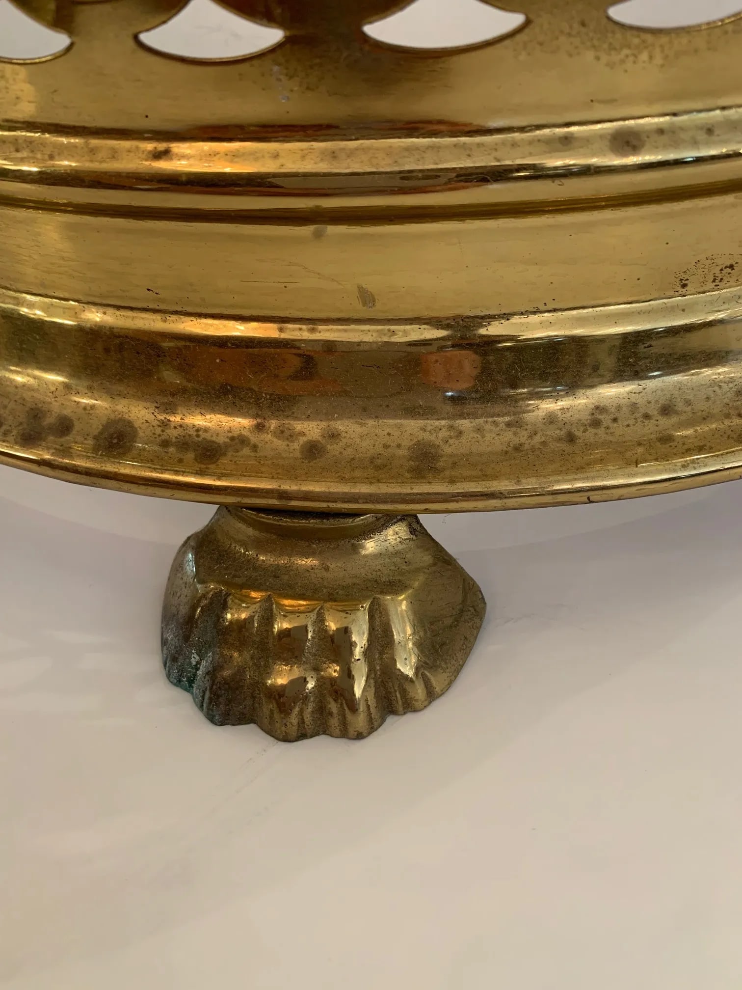 Antique English Pierced Brass Fireplace Fender - 7