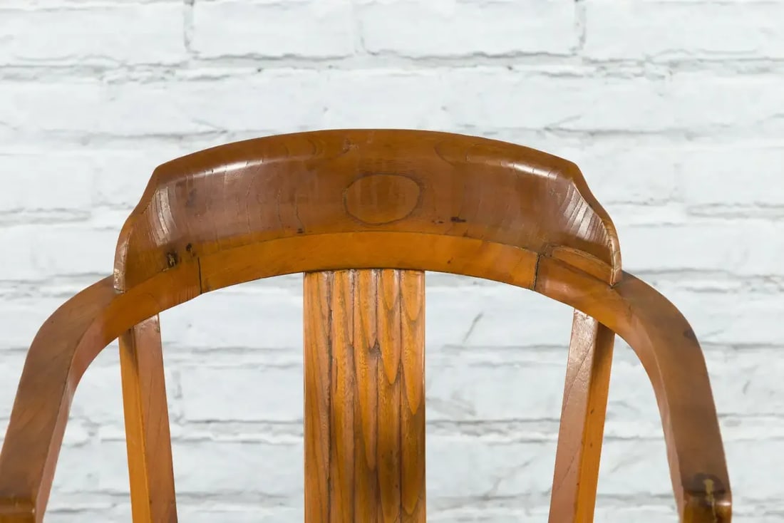 Chinese Early 20th Century Horseshoe Back Armchair with Carved Reeded Splat - 3