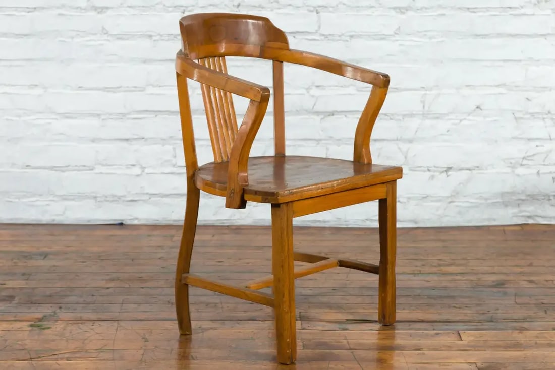 Chinese Early 20th Century Horseshoe Back Armchair with Carved Reeded Splat - 6