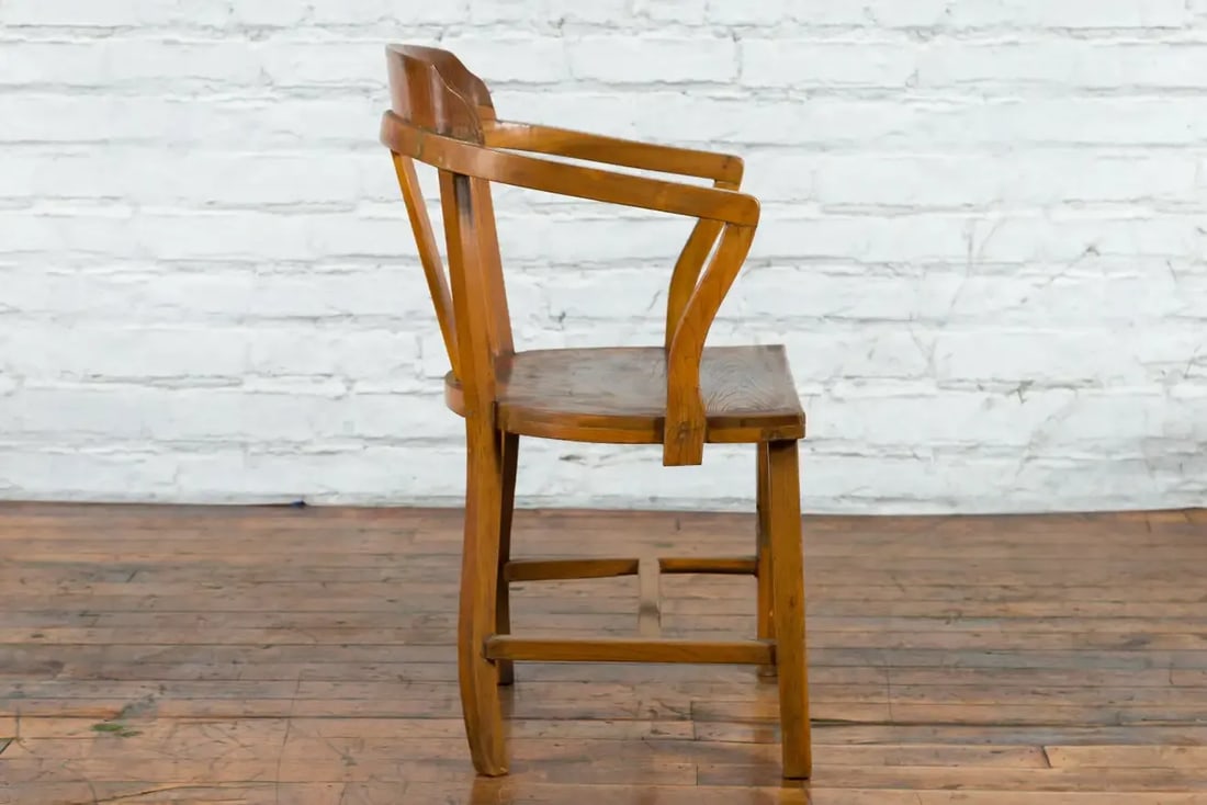 Chinese Early 20th Century Horseshoe Back Armchair with Carved Reeded Splat - 7