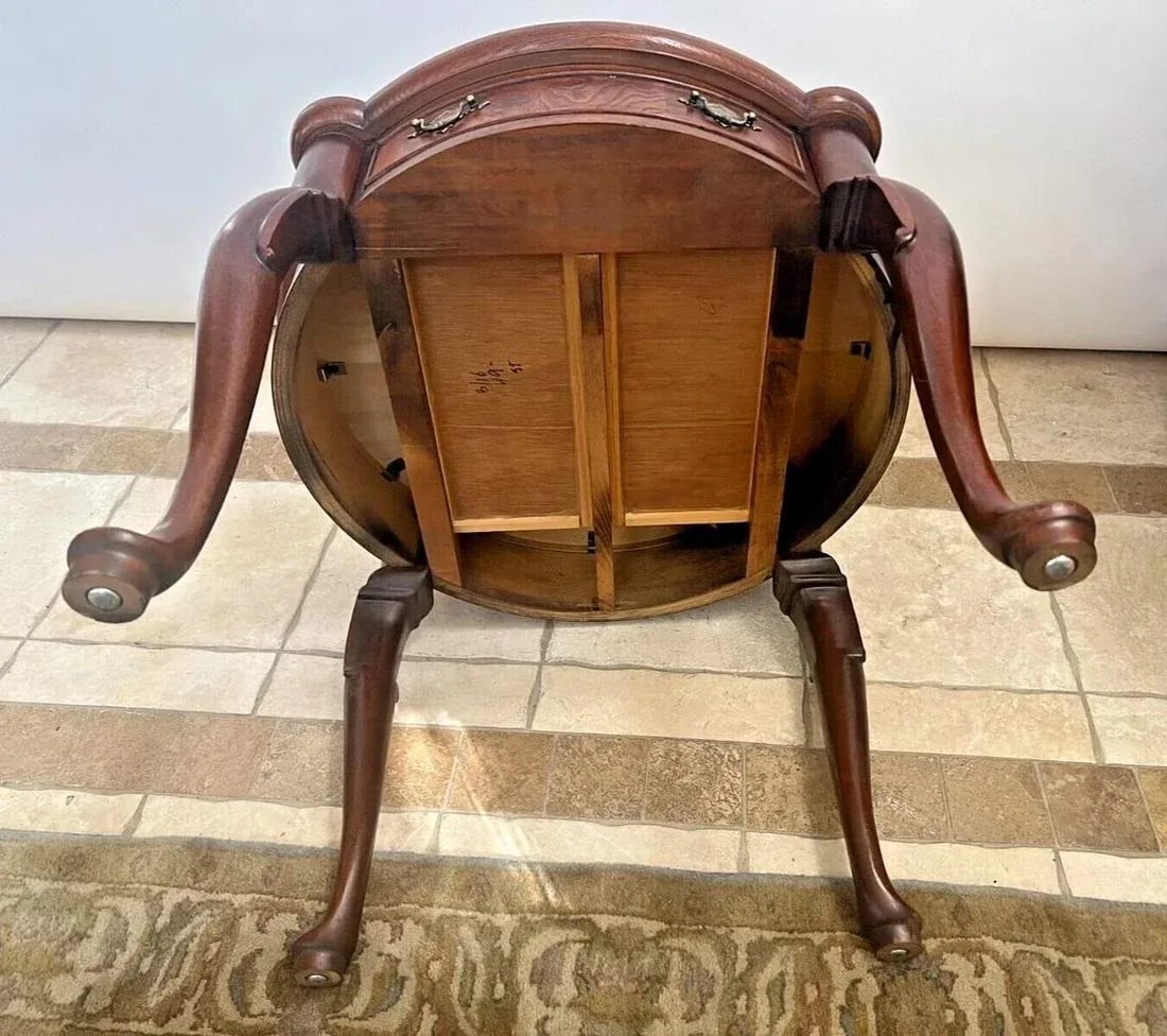 1980s Vintage Hekman Round Table With Drawer French Style Burl Mahogany - 2
