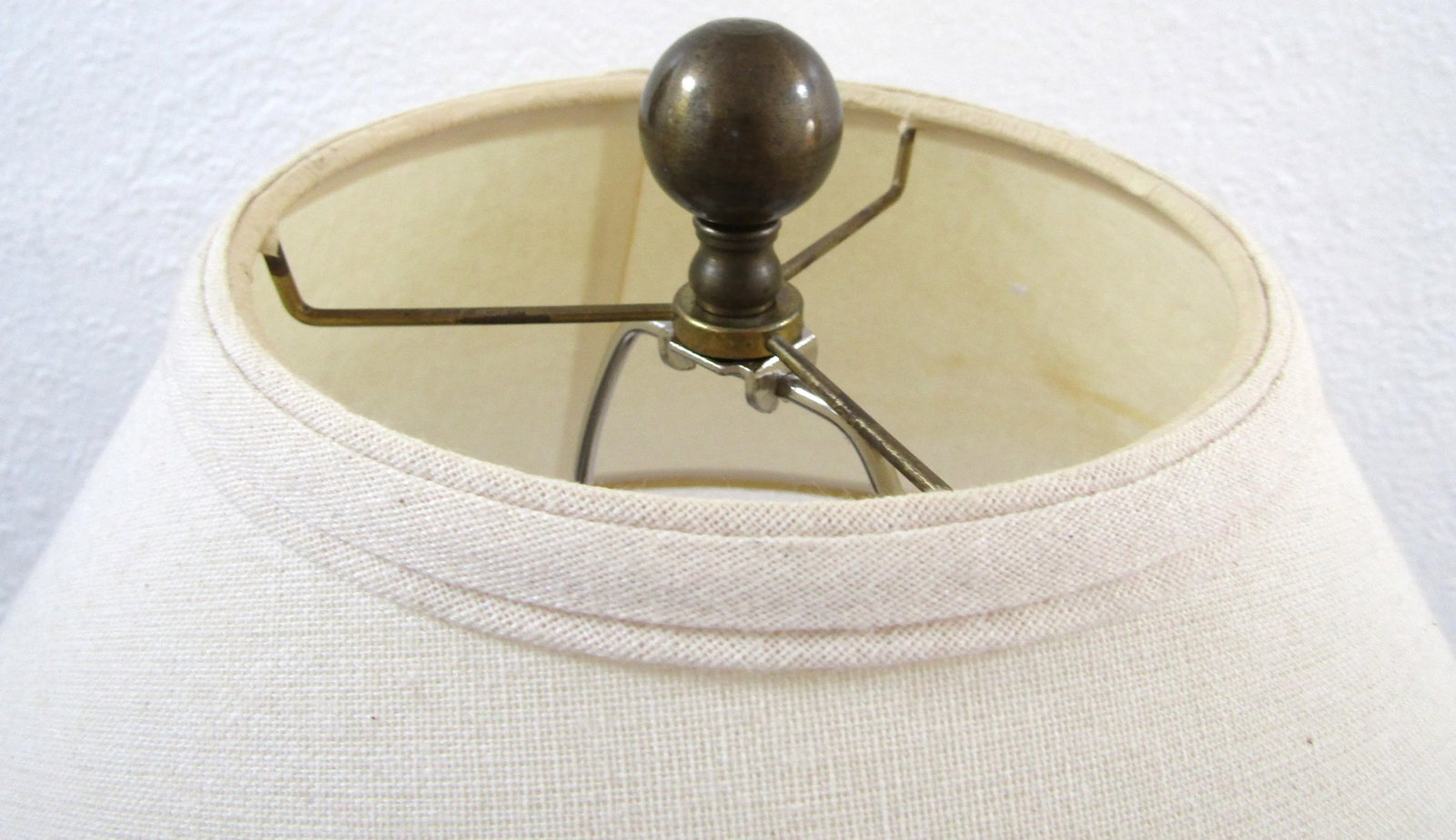 1979 Chapman Chinoiserie Cream Ceramic and Brass Table Lamp and Linen Shade - 12