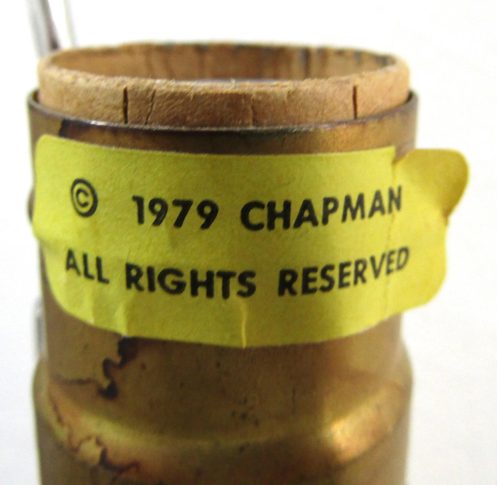 1979 Chapman Chinoiserie Cream Ceramic and Brass Table Lamp and Linen Shade - 4