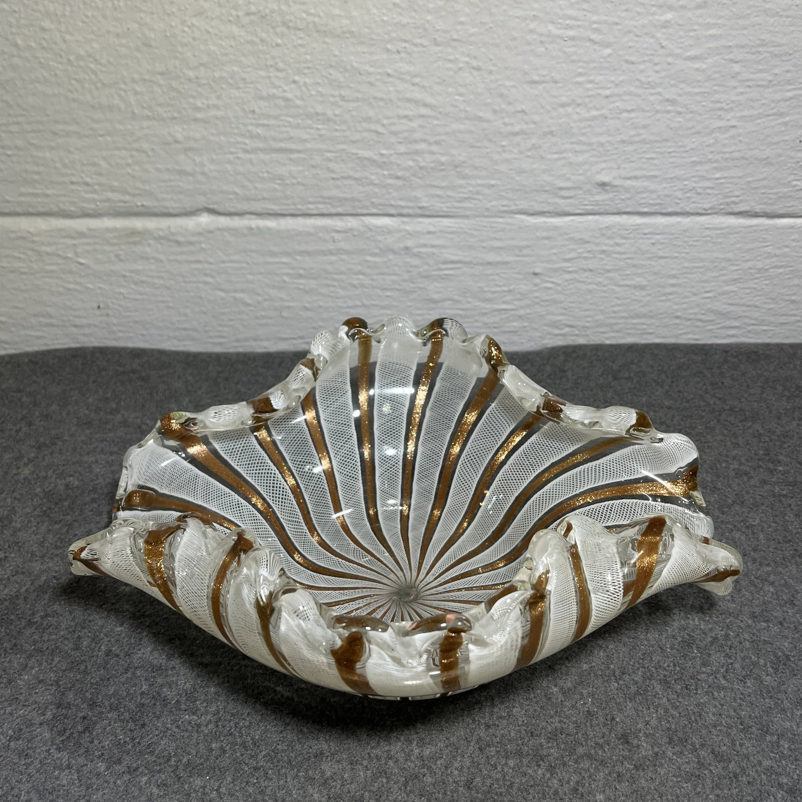 Mid 20th Century Copper/White Ribbon Bowl Attributed to Fratelli Toso-Murano - 3