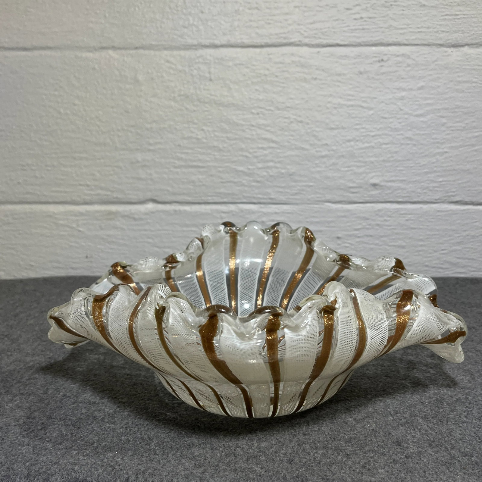 Mid 20th Century Copper/White Ribbon Bowl Attributed to Fratelli Toso-Murano - 4