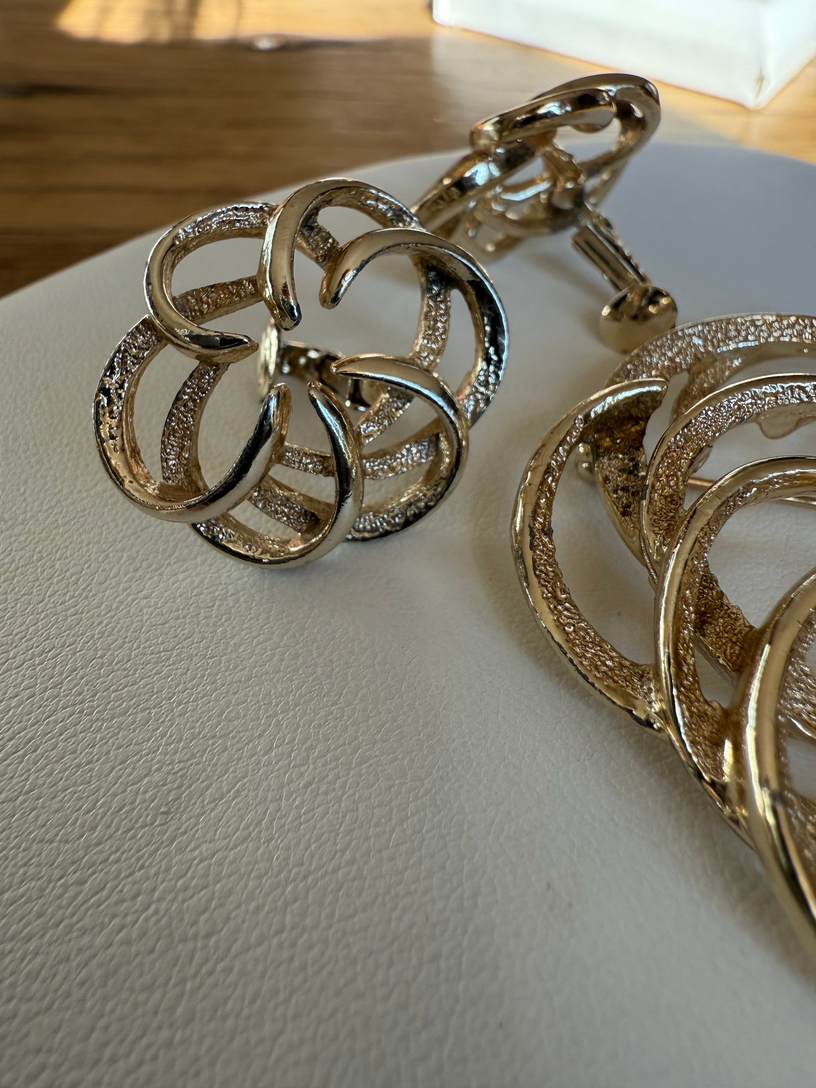Vintage Brooch and Earring Set Gold Tone Swirl Sarah Coventry - 8