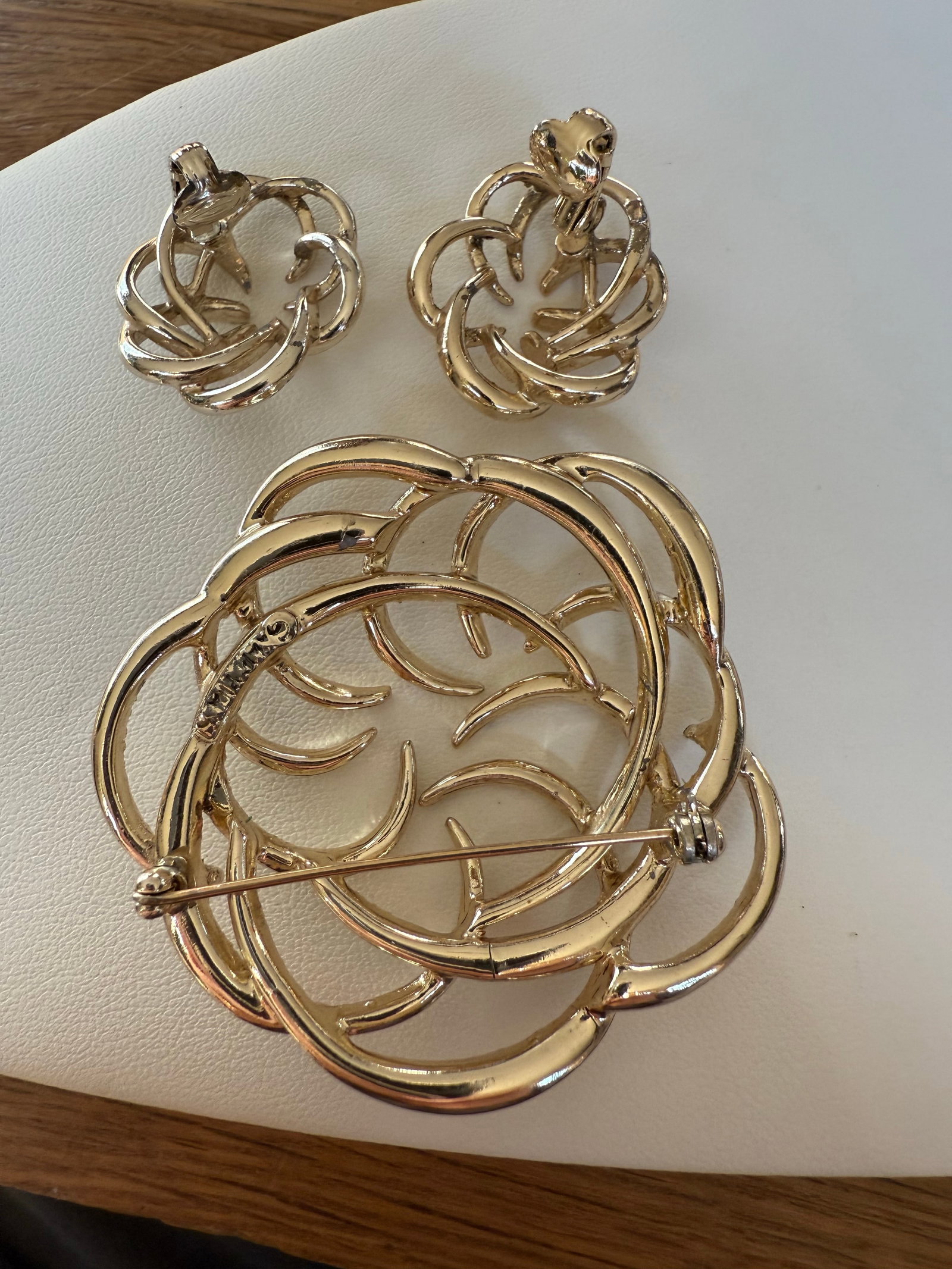 Vintage Brooch and Earring Set Gold Tone Swirl Sarah Coventry - 9