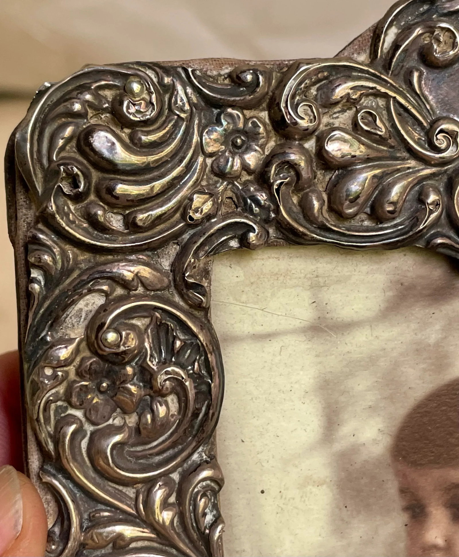 1901 Birmingham Mint Sterling Silver Desk Top Picture Frame Embossed Design - 3