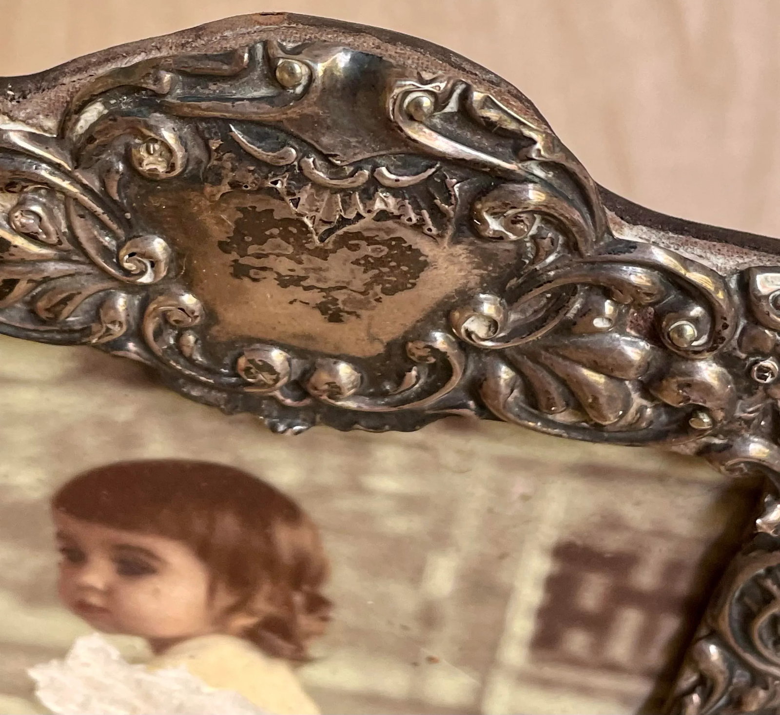 1901 Birmingham Mint Sterling Silver Desk Top Picture Frame Embossed Design - 8