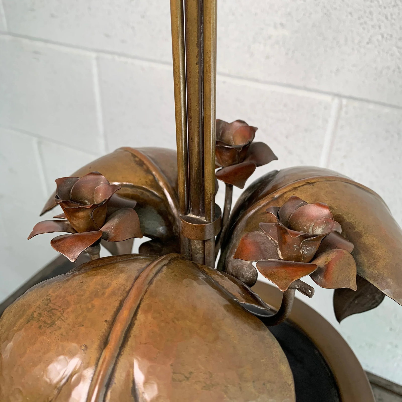 Early 20th Century Arts & Crafts Brass Rose Stem Table Lamp - 7