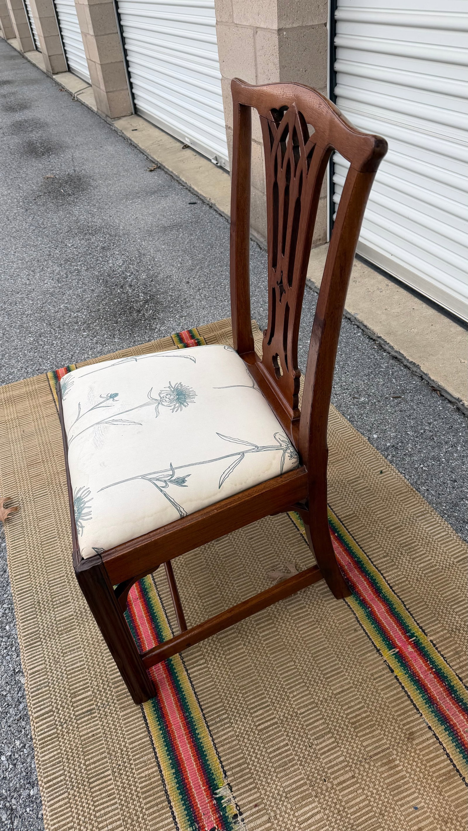 A Antique English Mahogany Gothic Georgian Side Chair, 18th Century - 4