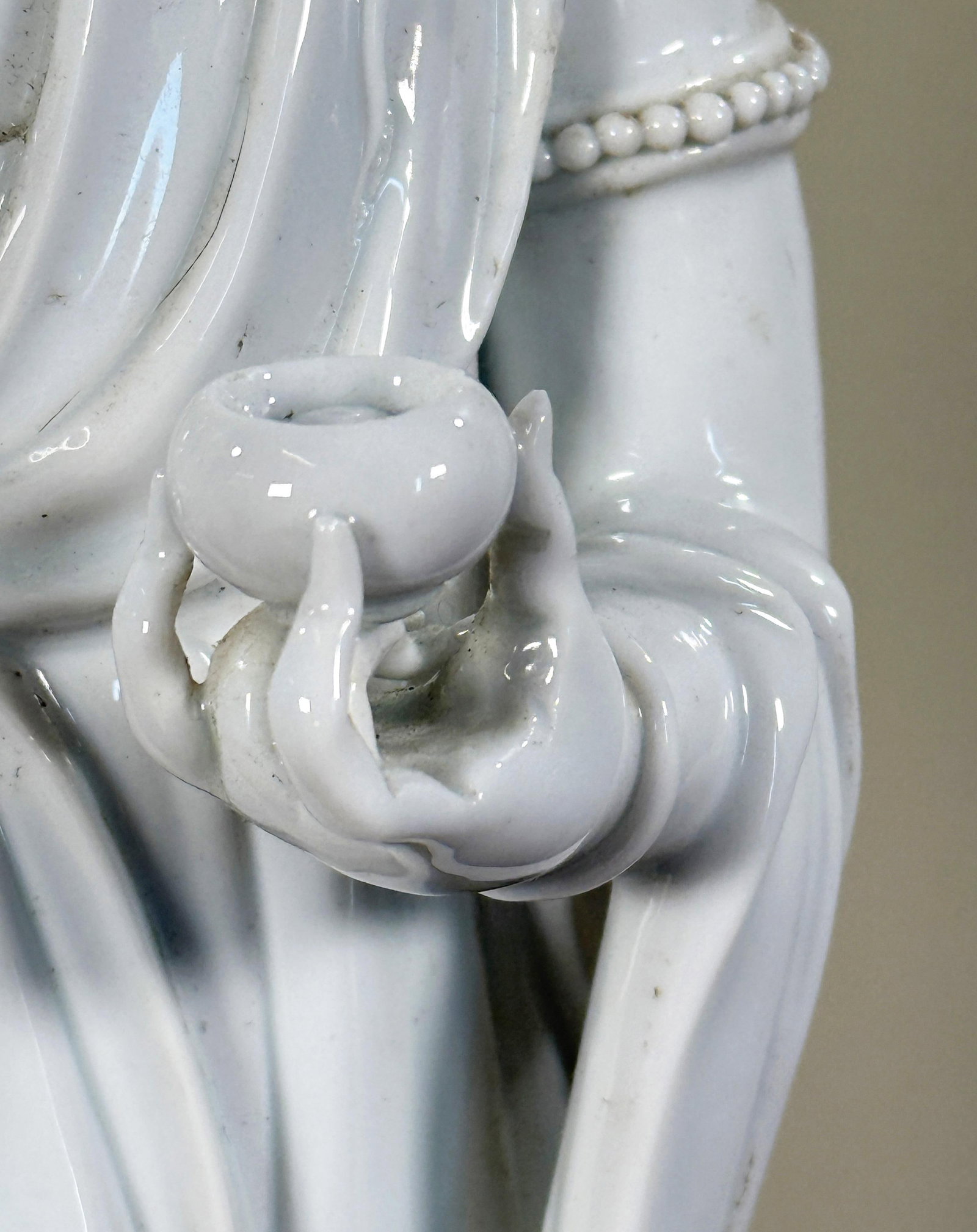 Vintage Chinese Blanc De Chine Guanyin Porcelain Deity Statue on Lotus Pedestal - 4