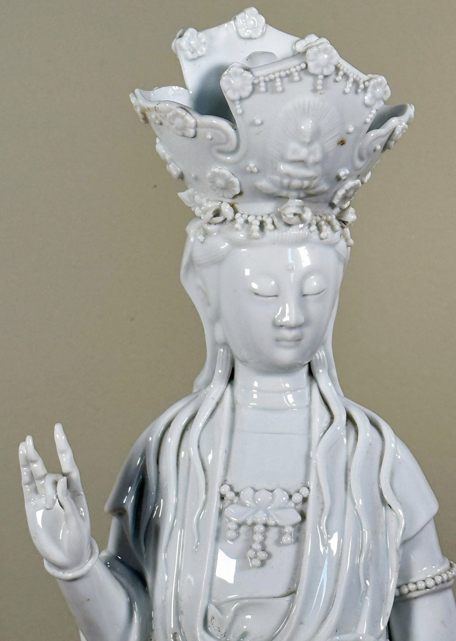 Vintage Chinese Blanc De Chine Guanyin Porcelain Deity Statue on Lotus Pedestal - 7