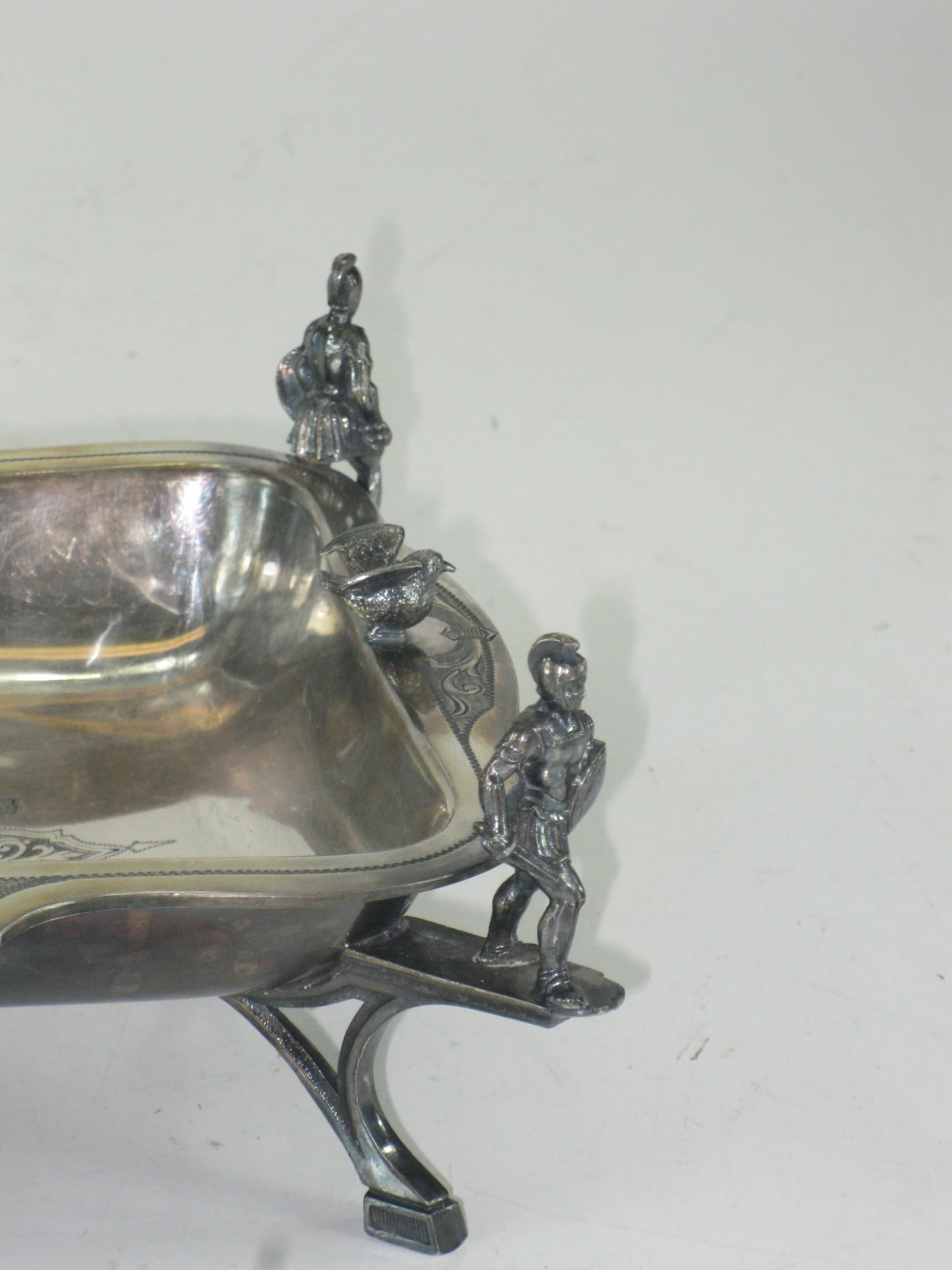 Silver-Plated Cake Basket With Soldiers & Hunt Motifs Wilcox Silverplate Co., Late 19th Century - 16