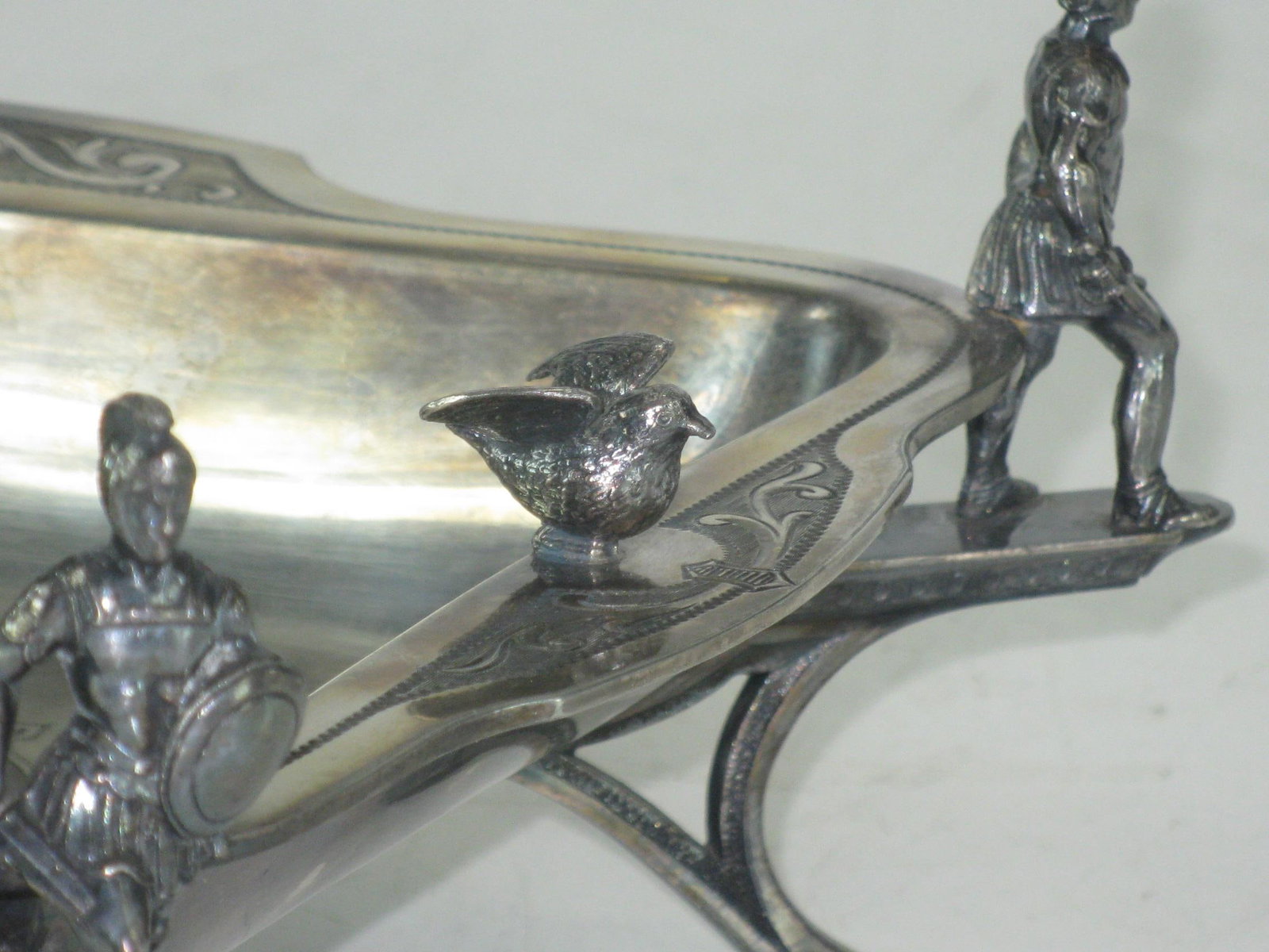 Silver-Plated Cake Basket With Soldiers & Hunt Motifs Wilcox Silverplate Co., Late 19th Century - 3