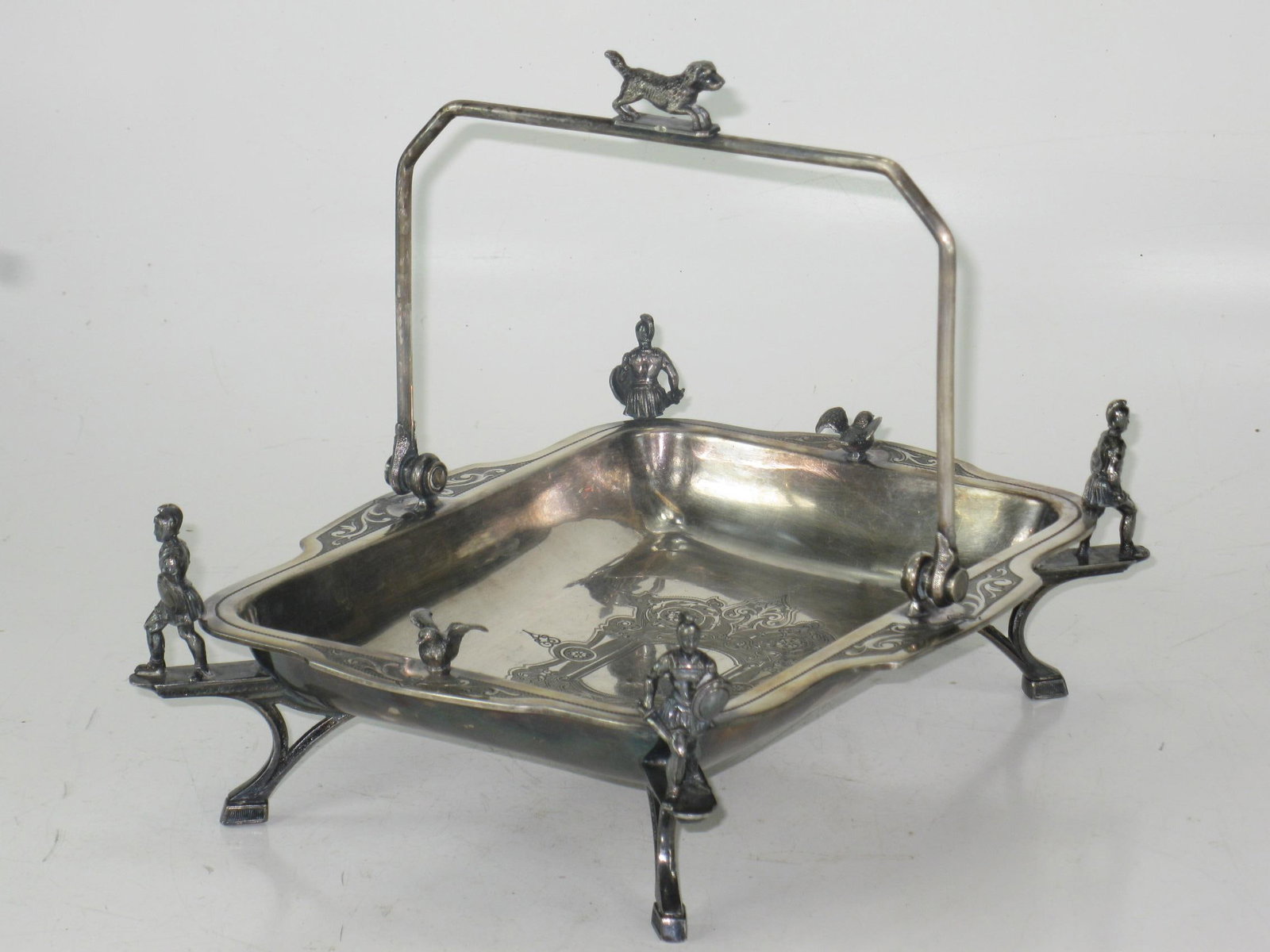 Silver-Plated Cake Basket With Soldiers & Hunt Motifs Wilcox Silverplate Co., Late 19th Century - 4