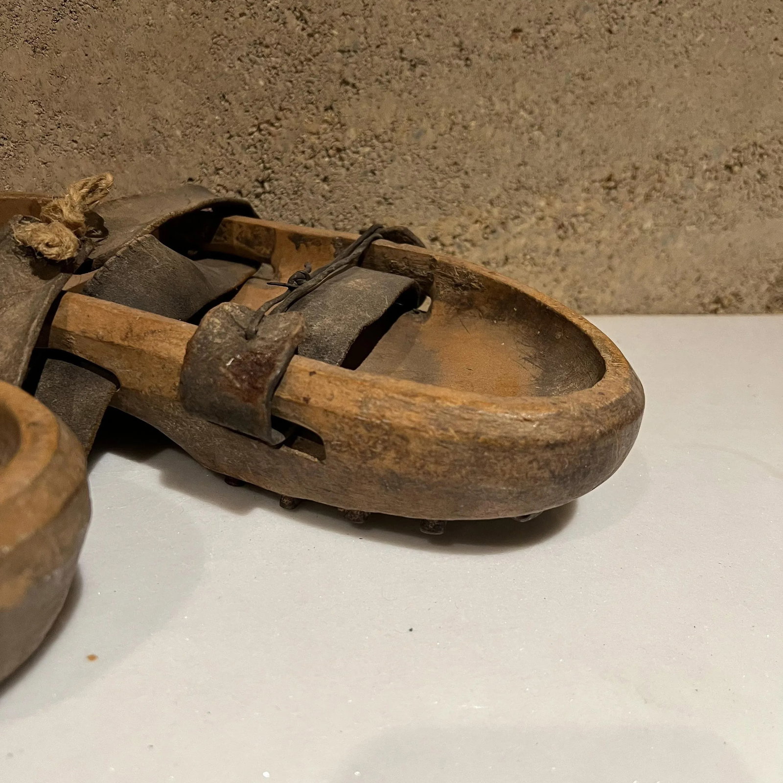 Antique Asian Decorative Japanese Shoes Leather Wood Open Toe - 4