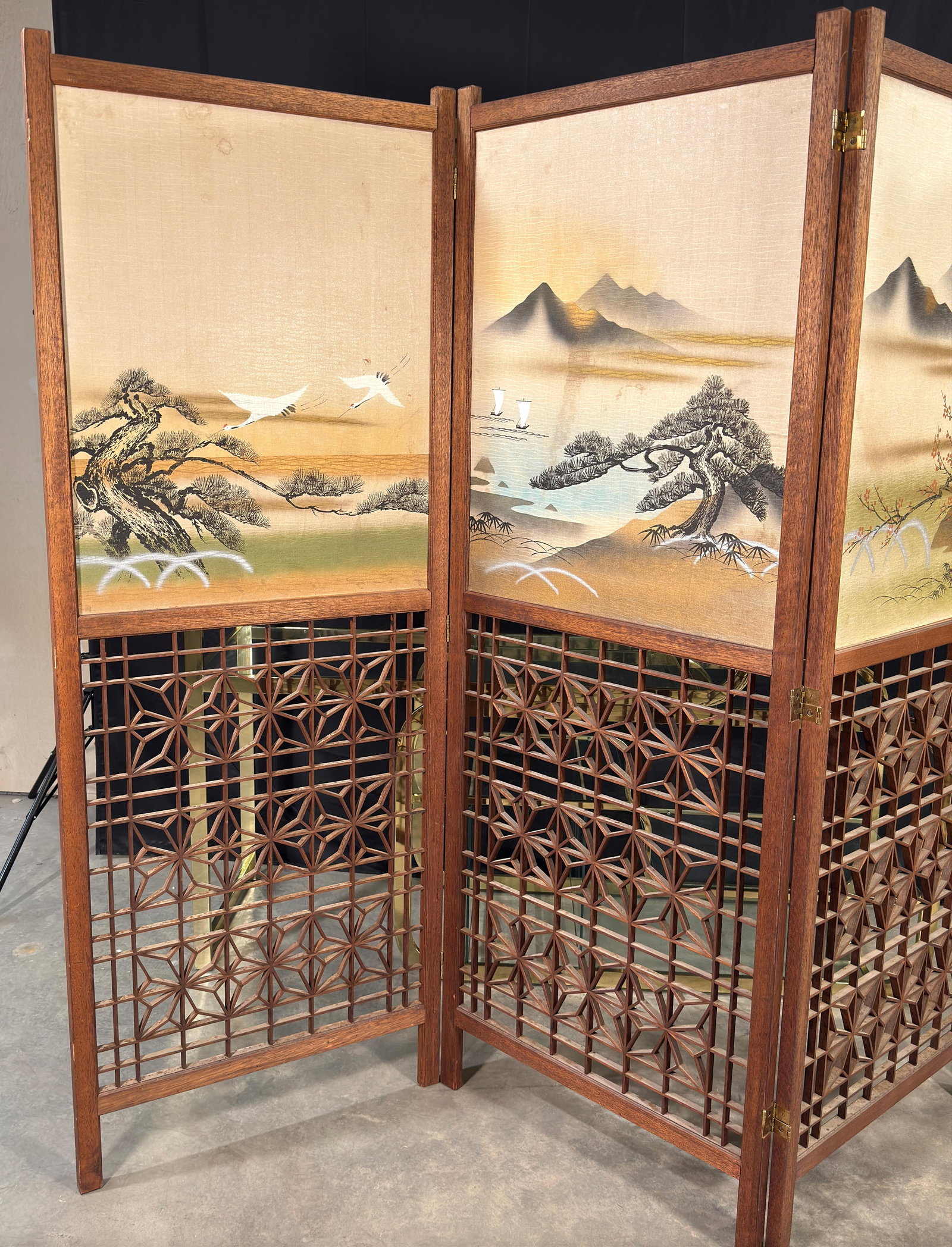 Japanese Four-Panel Teak Room Divider Screen With Silk Landscape Panels and Asanoha Fretwork - 2