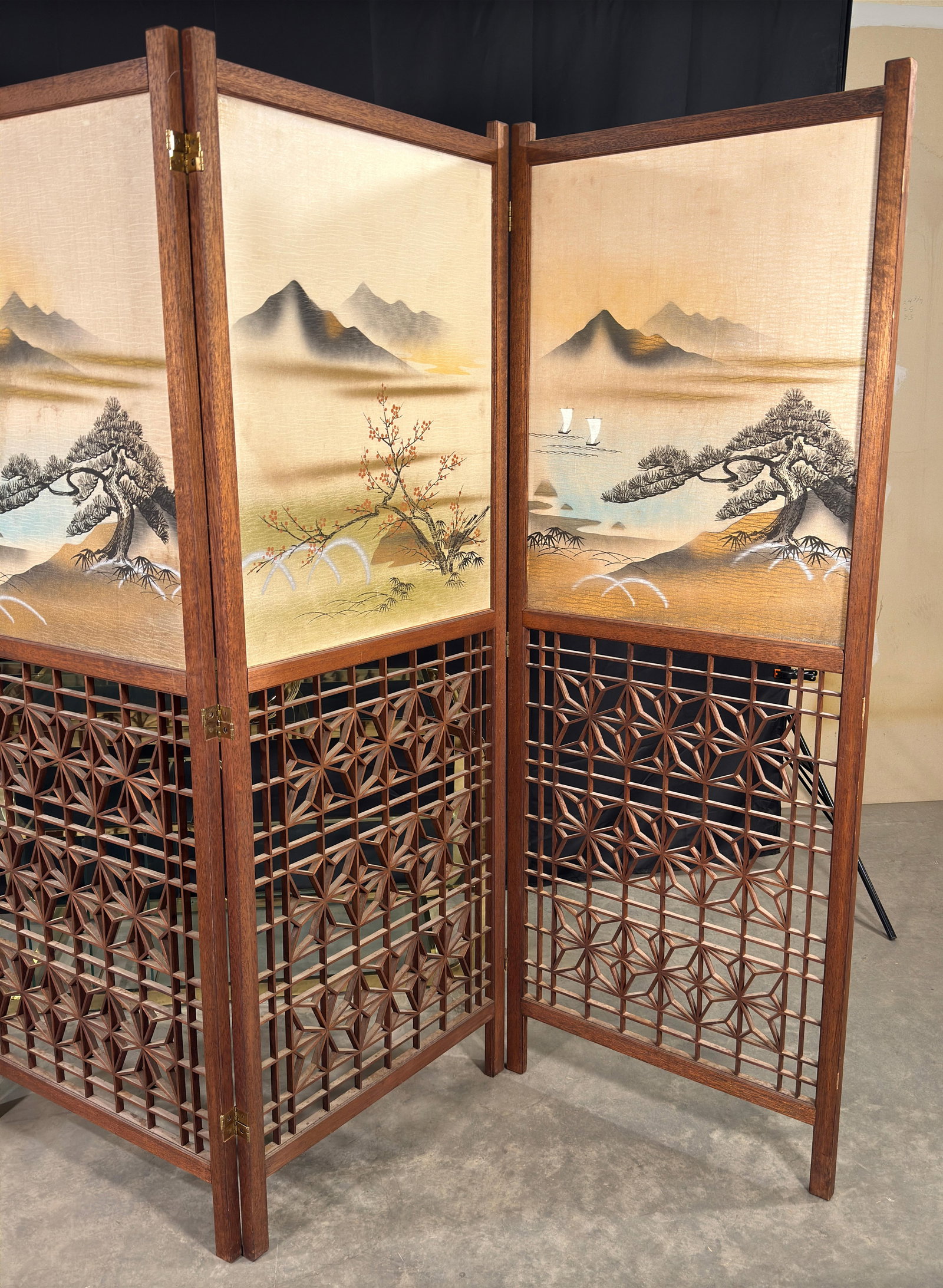 Japanese Four-Panel Teak Room Divider Screen With Silk Landscape Panels and Asanoha Fretwork - 6