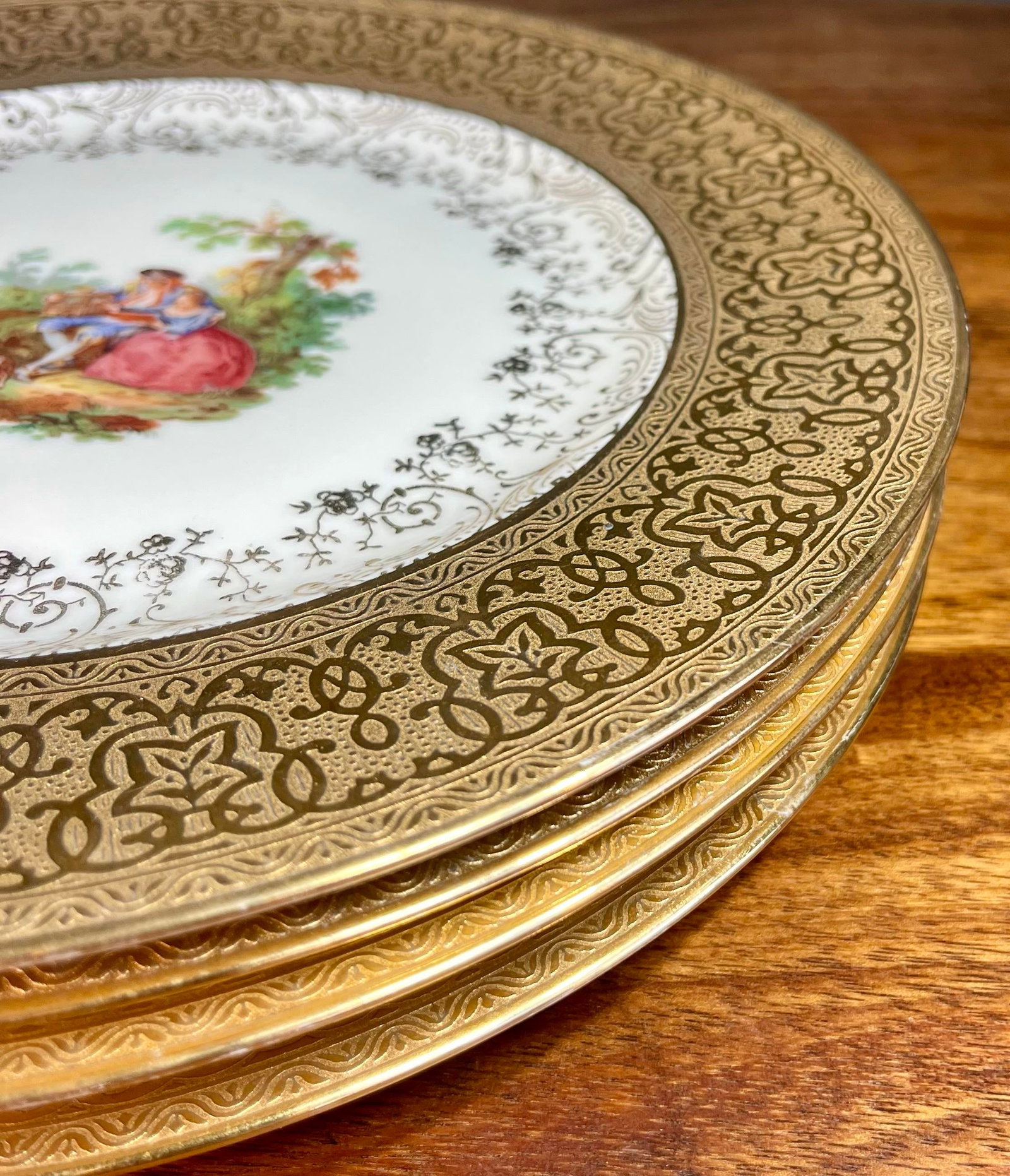 Mid 20th Century Royal Crown China 22k Gold Leaf Porcelain Plates - Set of 4 - 2