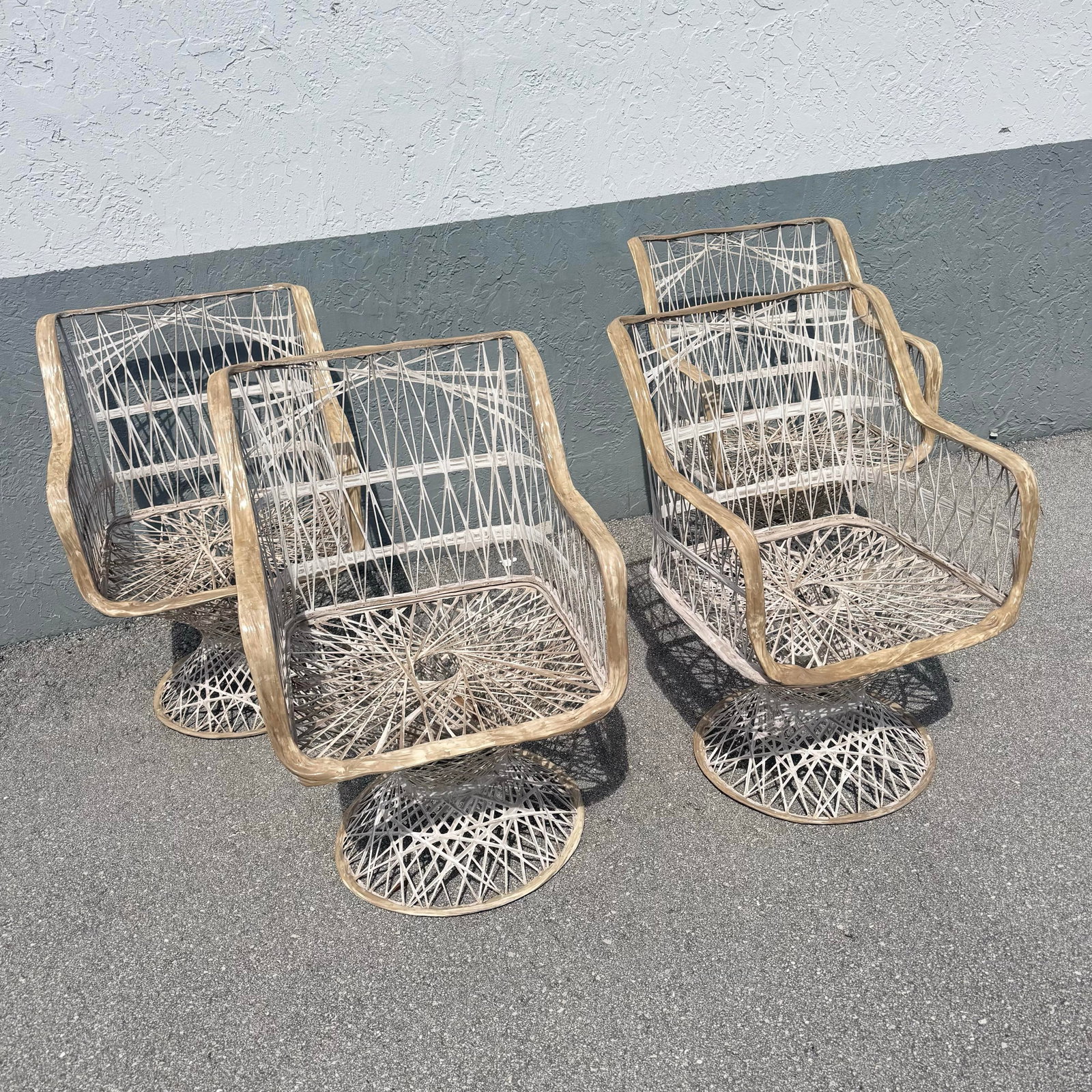 Mid Century Modern Spun Fiberglass Dining Set - 5 Pieces - 3