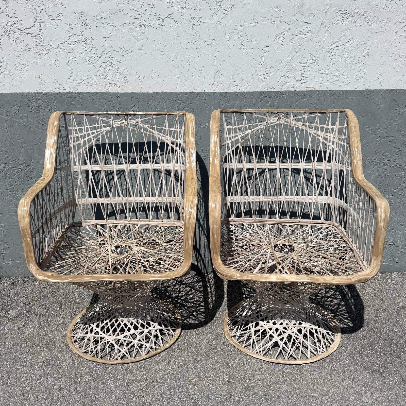 Mid Century Modern Spun Fiberglass Dining Set - 5 Pieces - 5