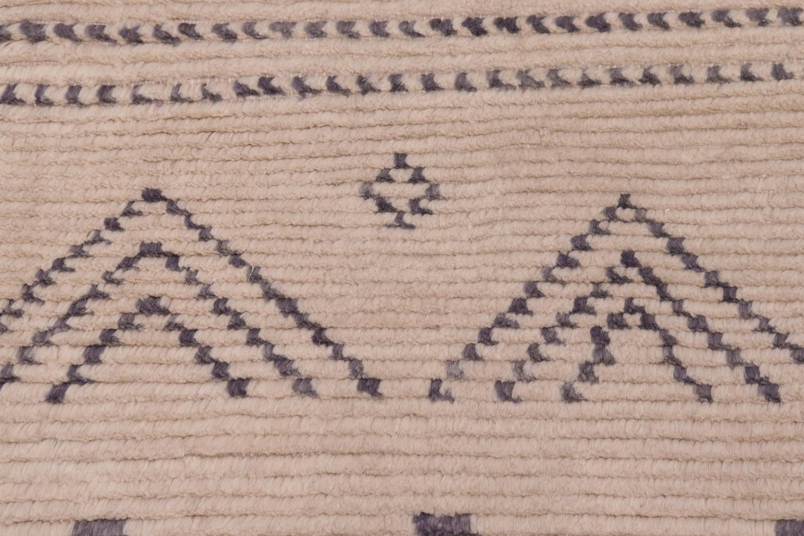 Boho Chic Beige/Gray High Low Wool Rug - 7'11'' X 10'3'' - 5