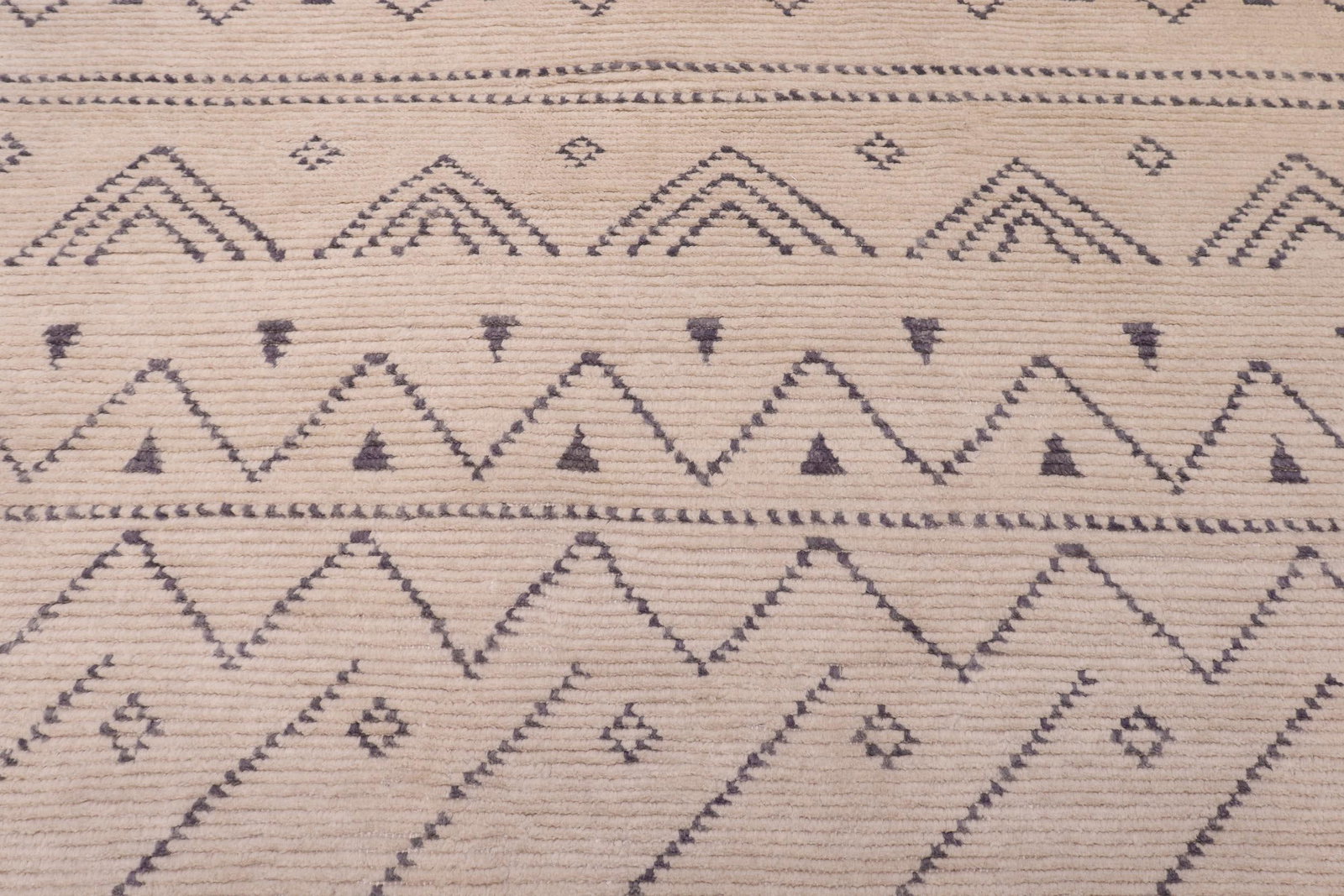 Boho Chic Beige/Gray High Low Wool Rug - 7'11'' X 10'3'' - 6