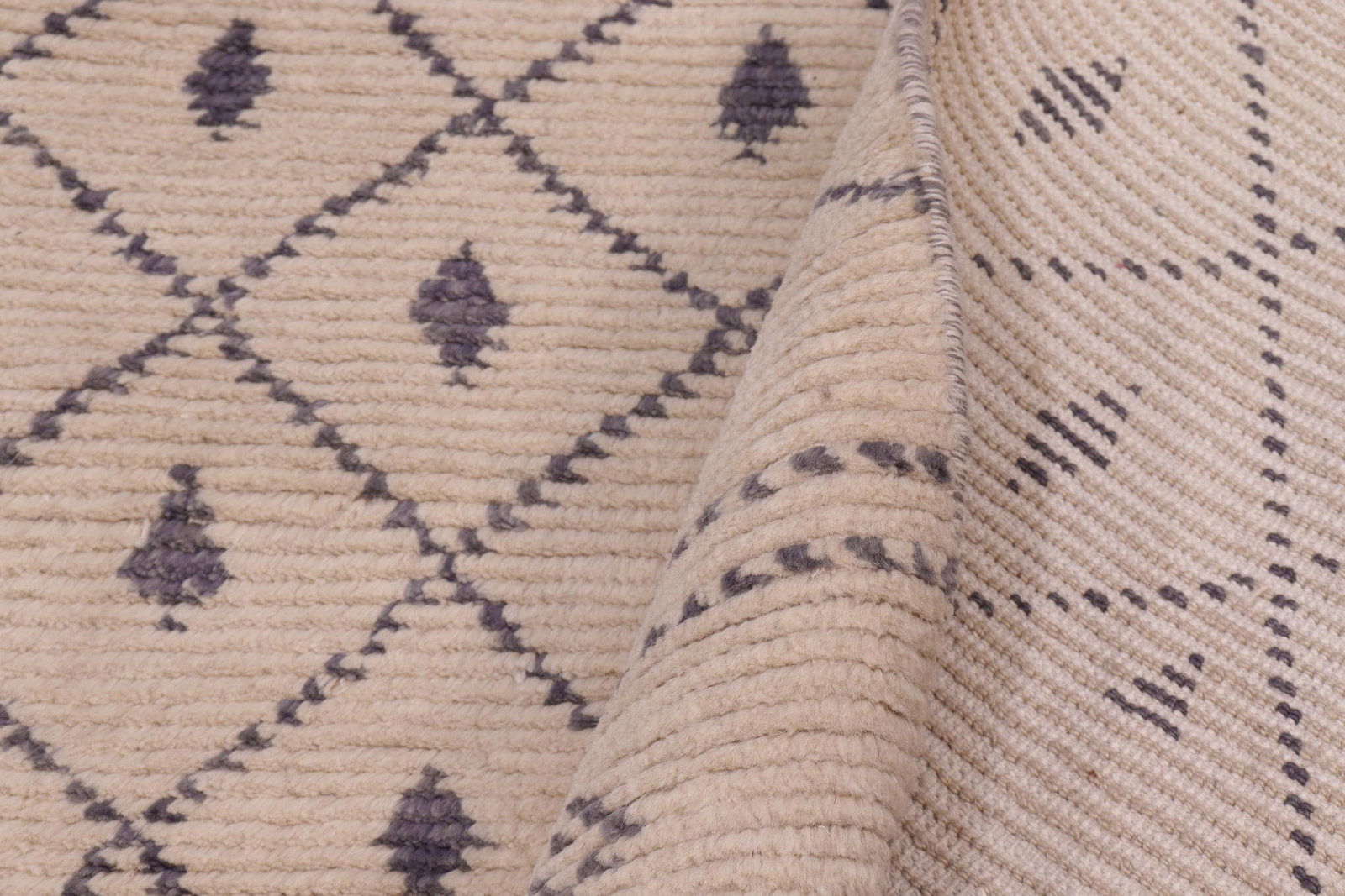 Boho Chic Beige/Gray High Low Wool Rug - 7'11'' X 10'3'' - 7