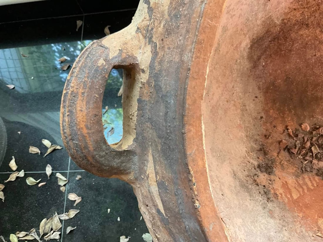 Large Antique Terracotta Vessel With Spout & Handles - 7