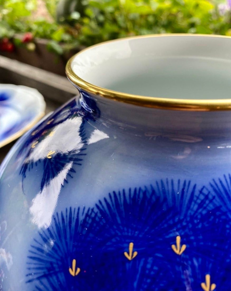 Mid 20th Century Koransha Japanese Porcelain Vase | Cobalt Blue Pine Design | Gold Accents - 8