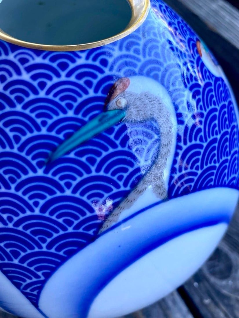 Late 20th Century Japanese Porcelain Globe Vase With Cranes, Attributed to Koransha - 6
