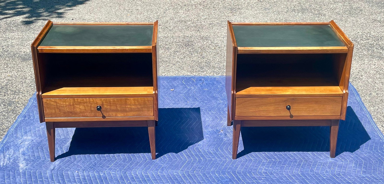 Mid 20th Century American of Martinsville Walnut Nightstands/End Tables MCM, Pair - 18