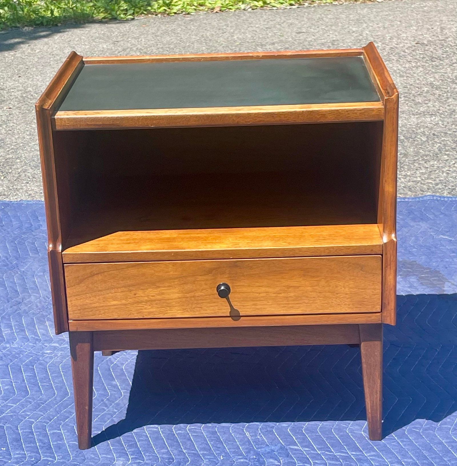 Mid 20th Century American of Martinsville Walnut Nightstands/End Tables MCM, Pair - 2