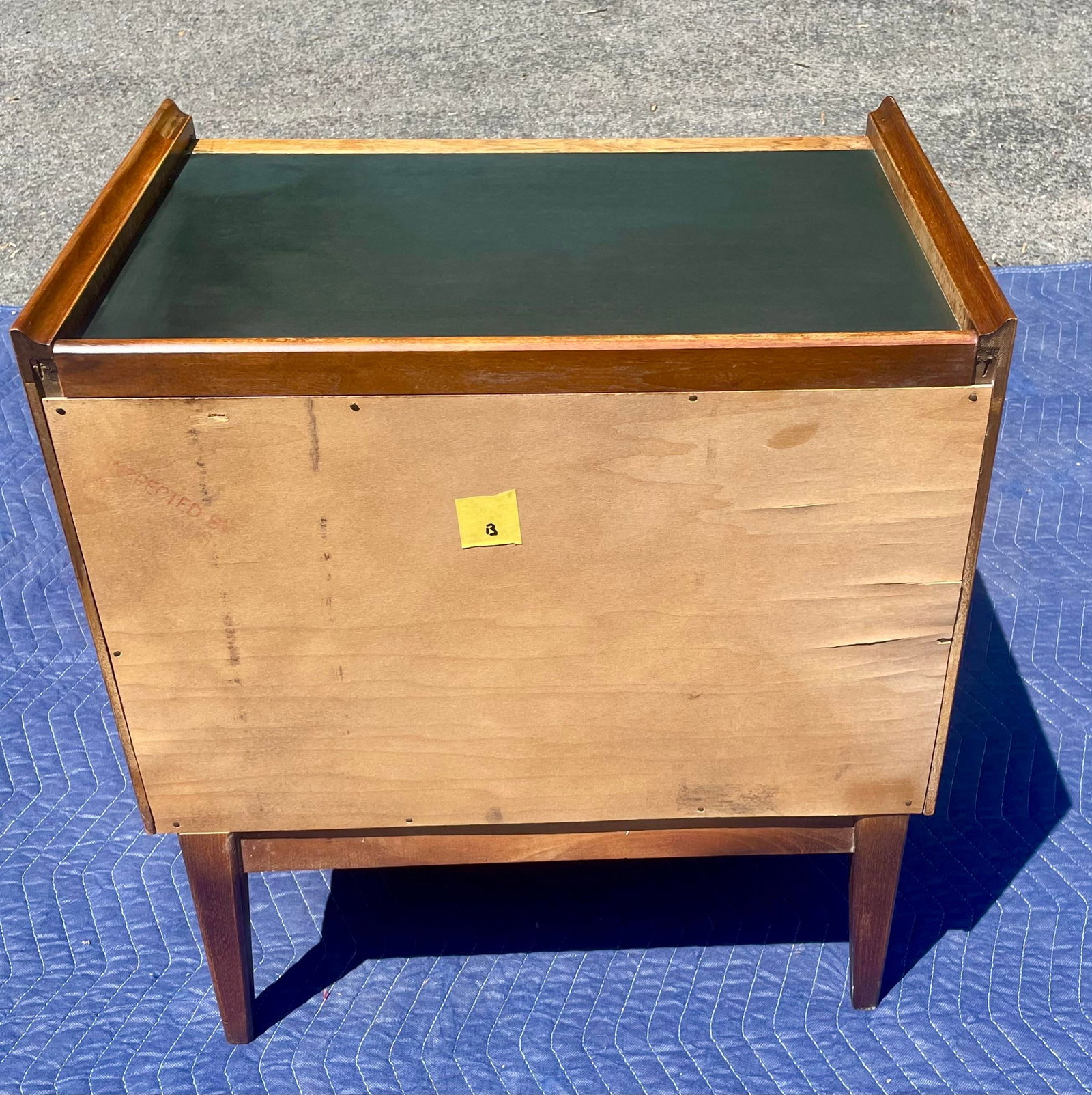 Mid 20th Century American of Martinsville Walnut Nightstands/End Tables MCM, Pair - 5