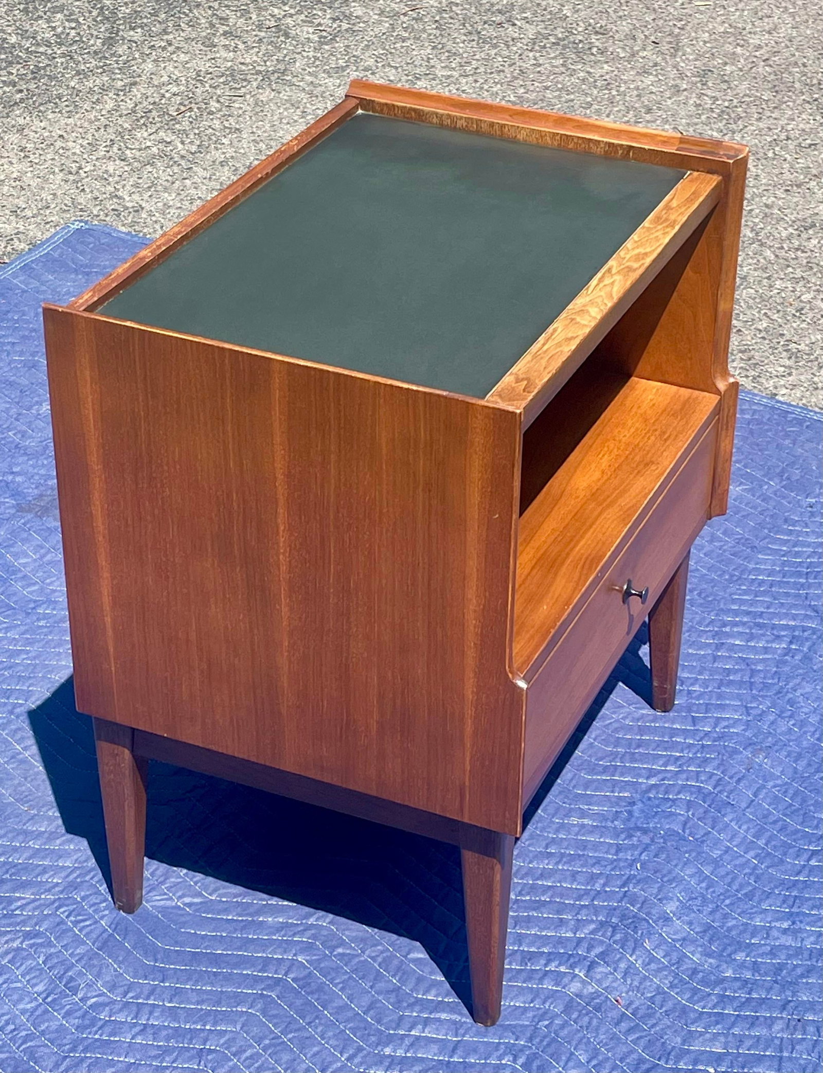 Mid 20th Century American of Martinsville Walnut Nightstands/End Tables MCM, Pair - 6