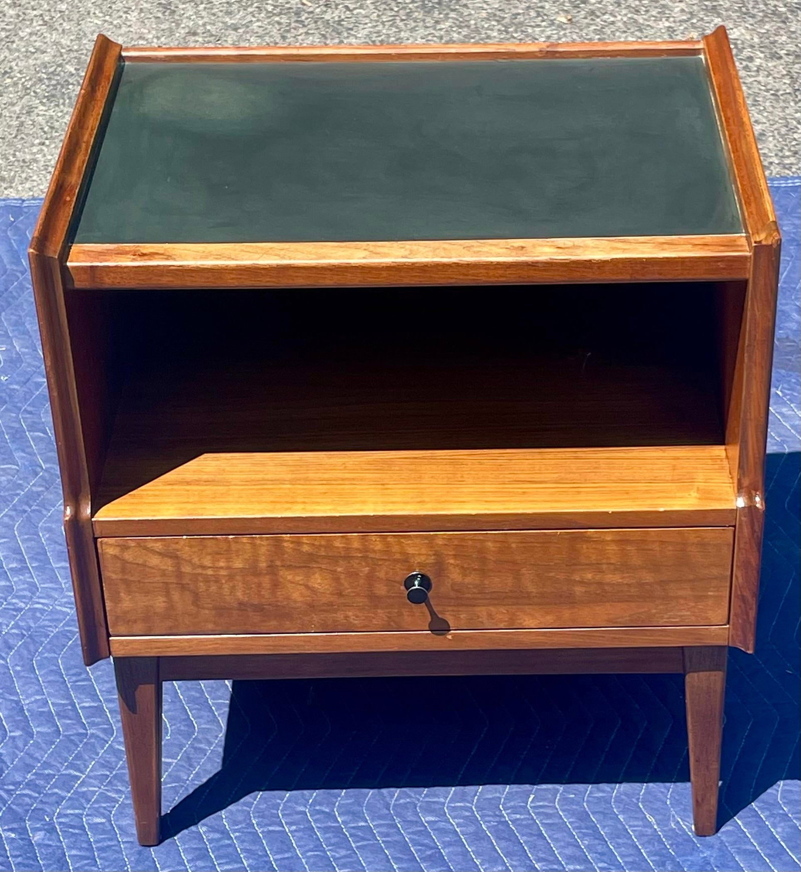 Mid 20th Century American of Martinsville Walnut Nightstands/End Tables MCM, Pair - 8
