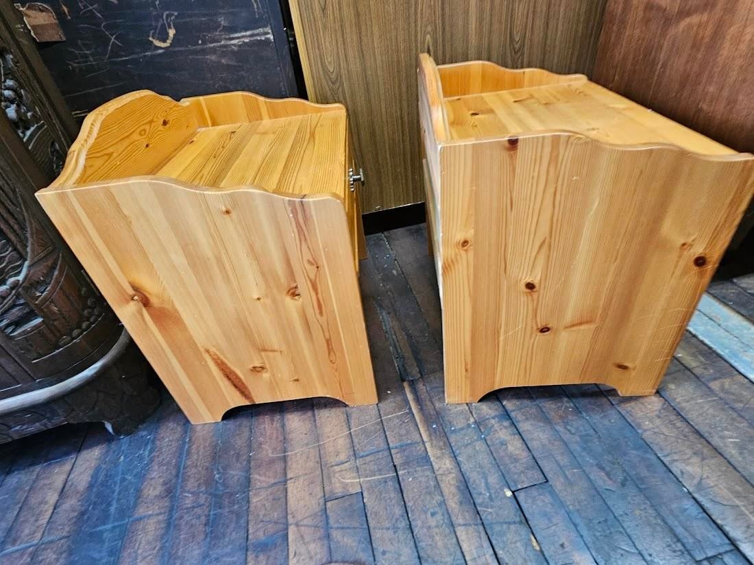 Pair of Scandinavian Pine Nightstands - 3