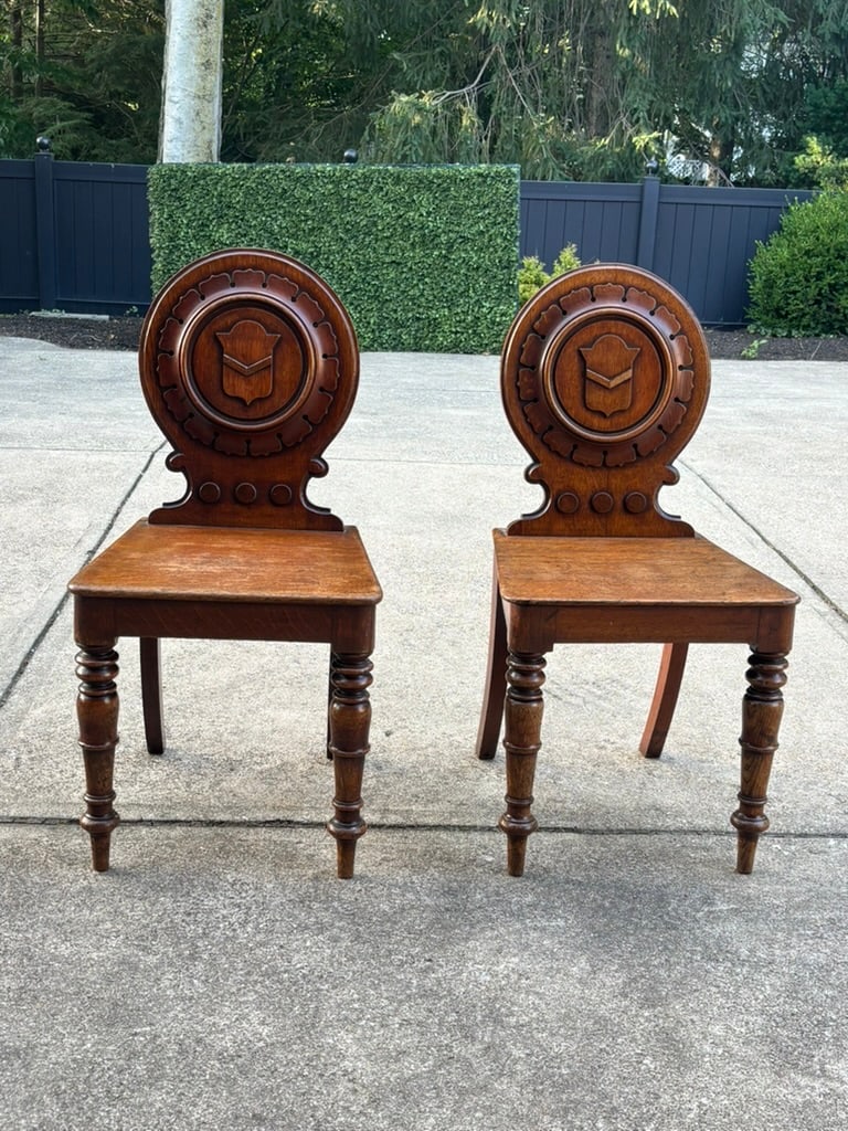 Pair of Early 19th Century English Regency Oak Hall Chairs With Carved Backs - 5