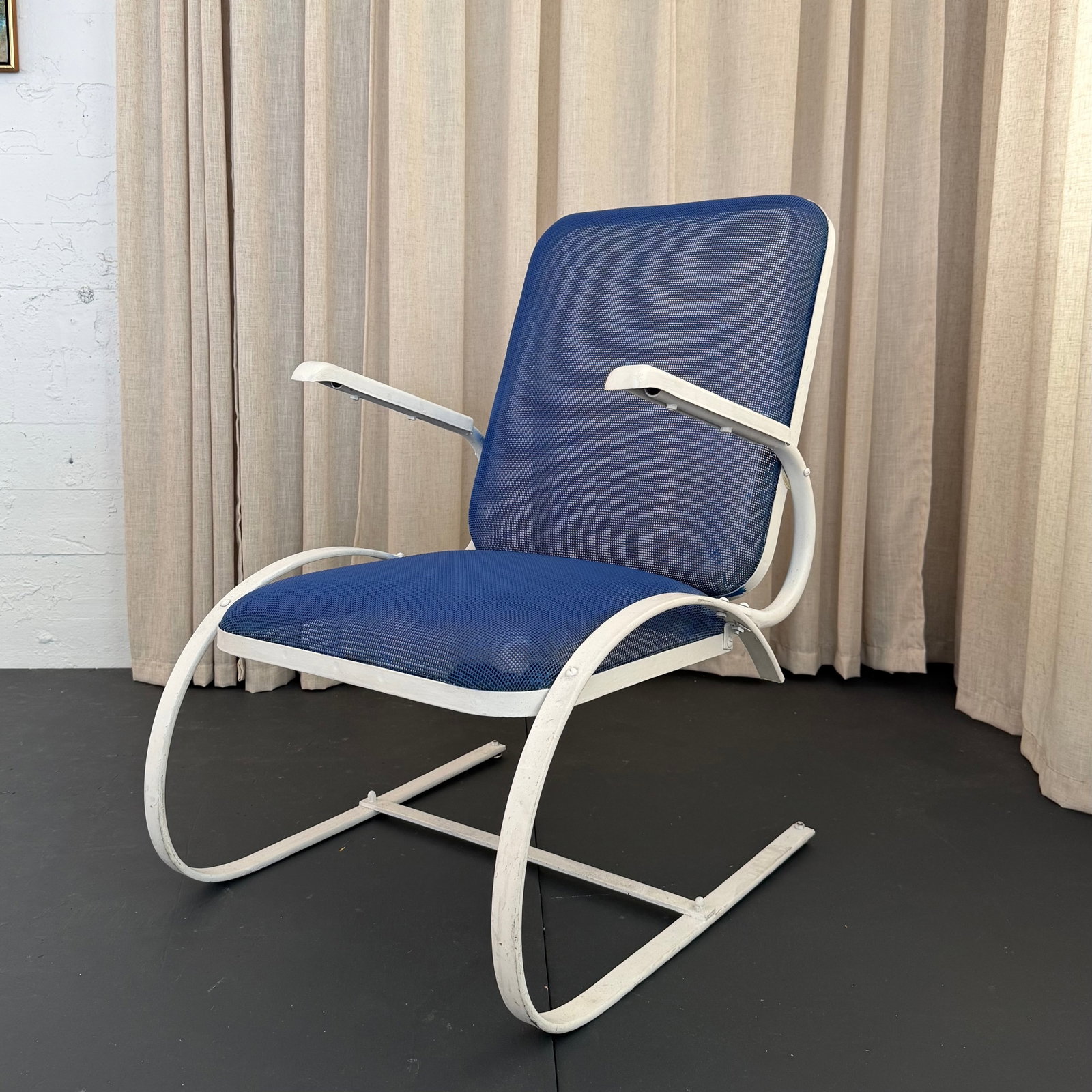 Mid-Century Modern Blue Mesh Cantilever Outdoor Patio Armchair - 2